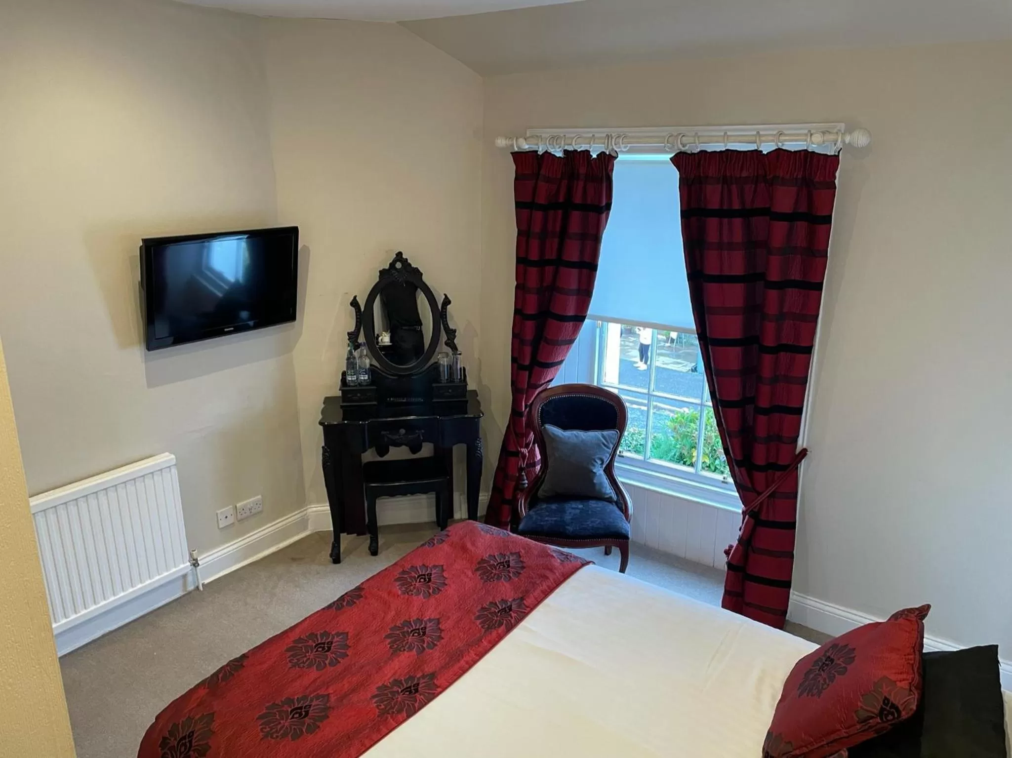 Bed in The Original Rosslyn Inn