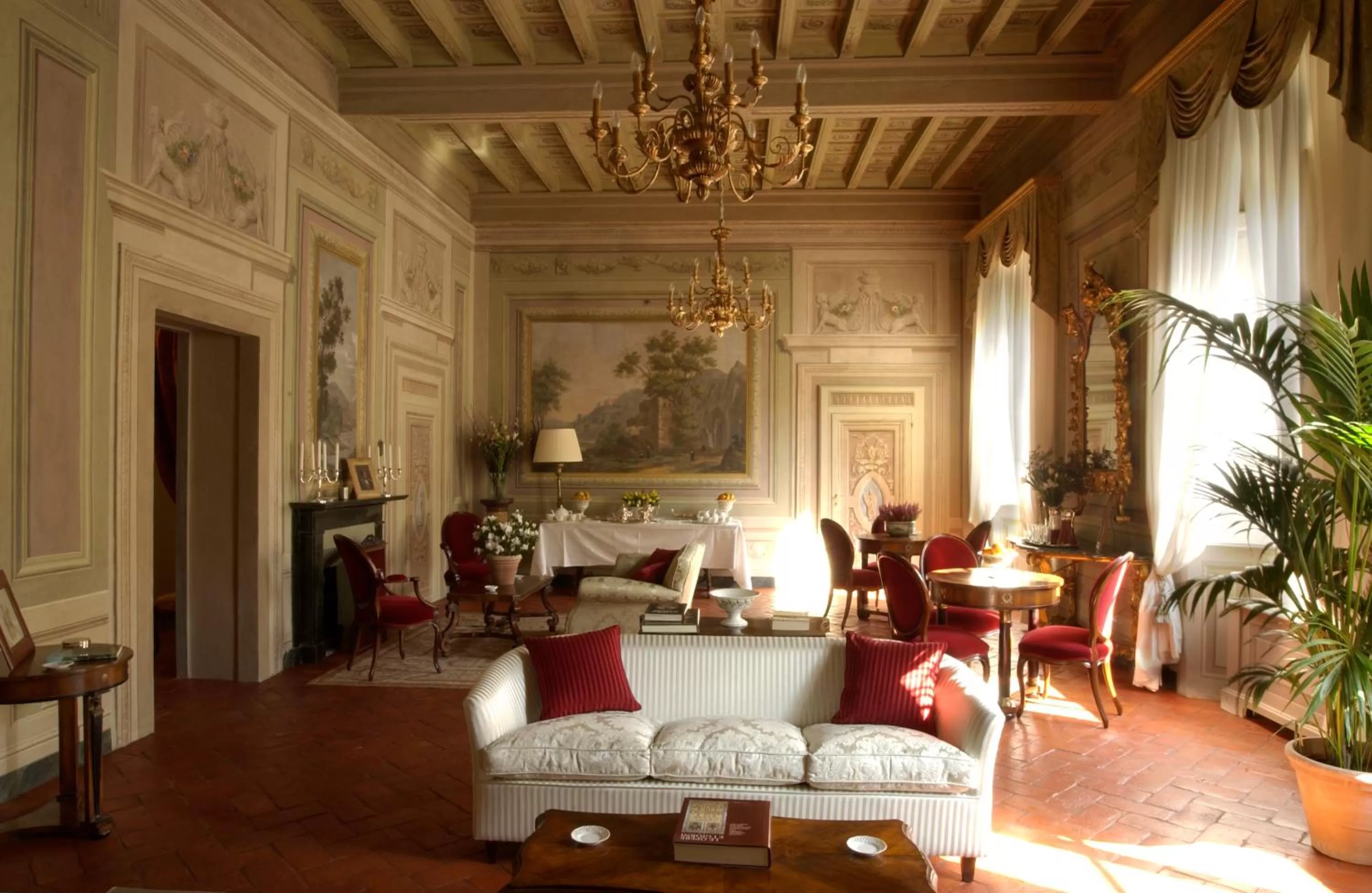 Communal lounge/ TV room in Palazzo Niccolini al Duomo Residenza D'Epoca