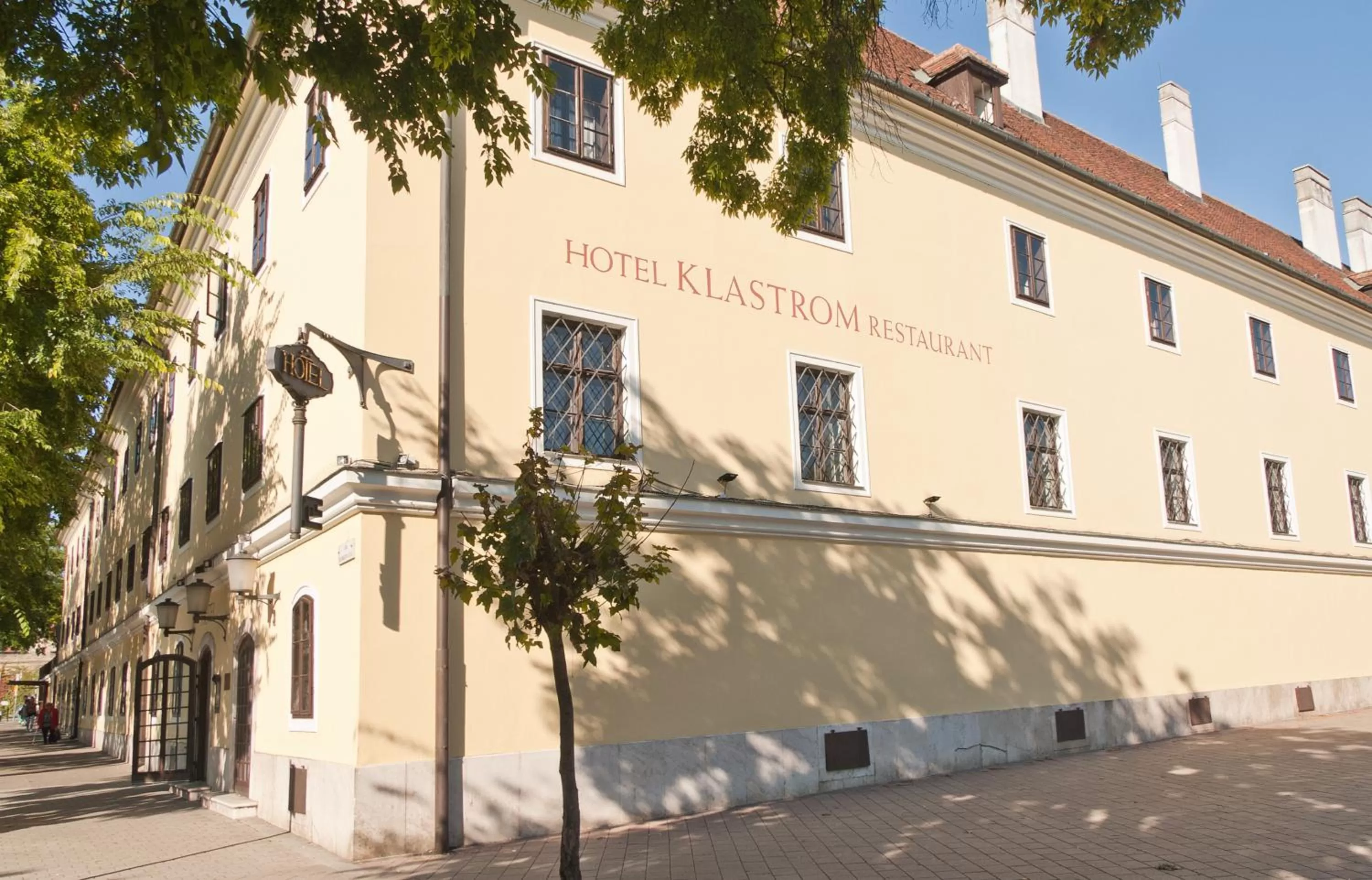 Facade/entrance in Hotel Klastrom