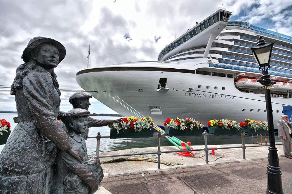 Decorative detail in Commodore Hotel