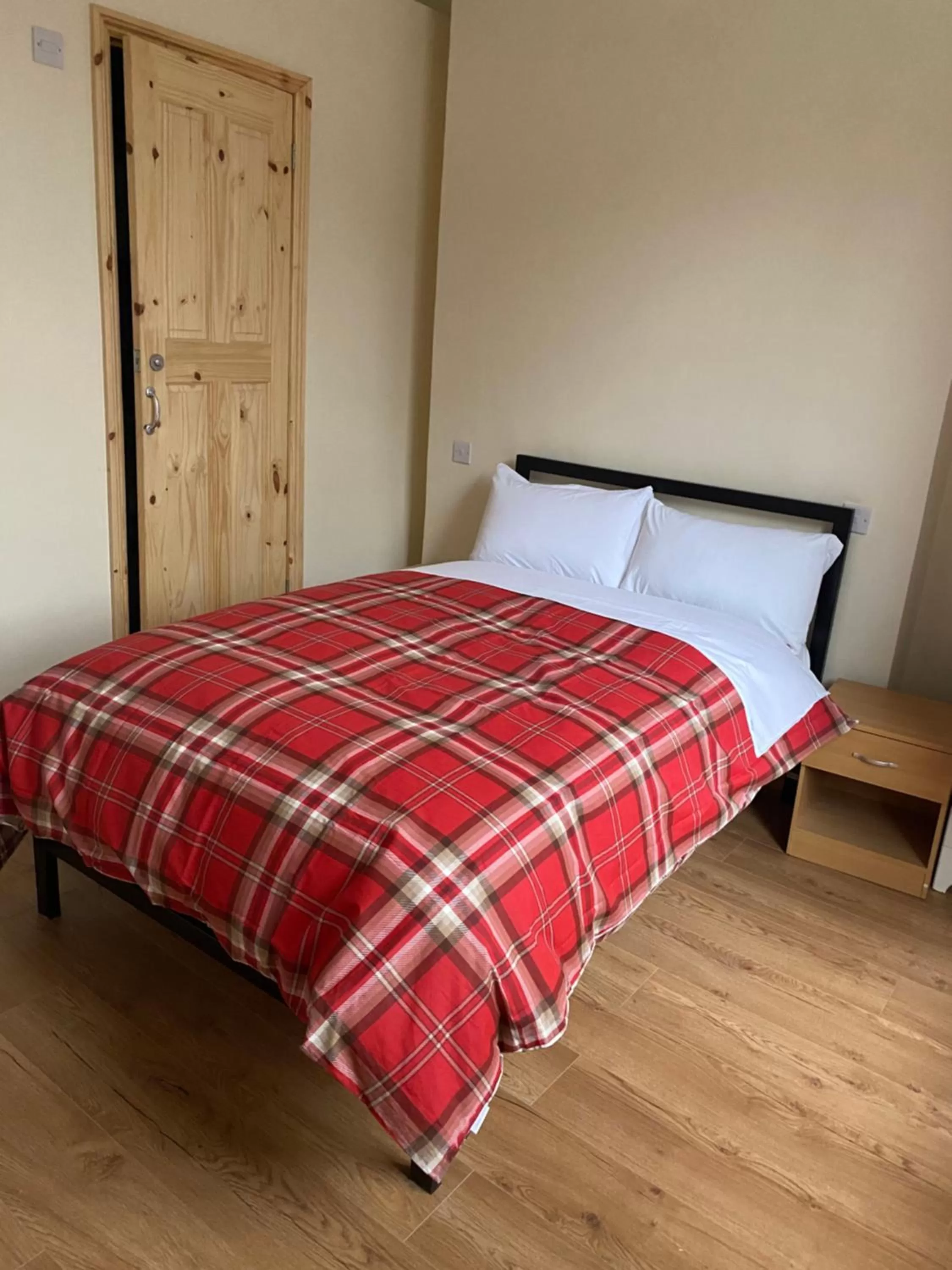 Bed in 27 Argyle Square