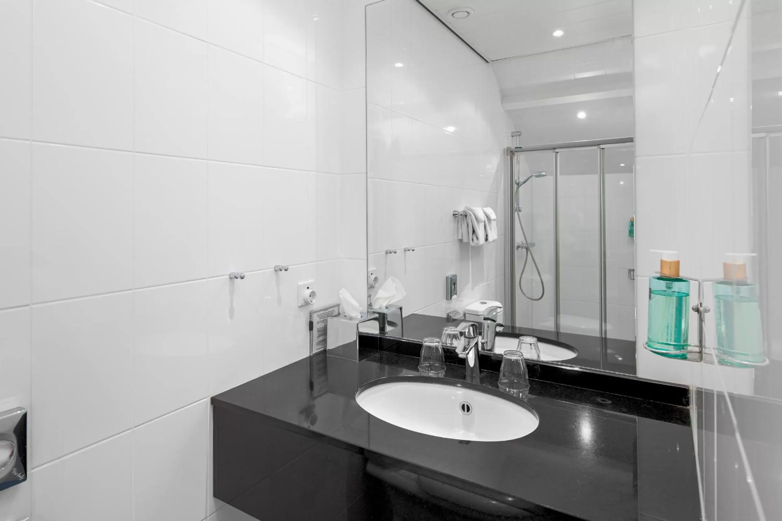 Bathroom in Strandhotel Domburg