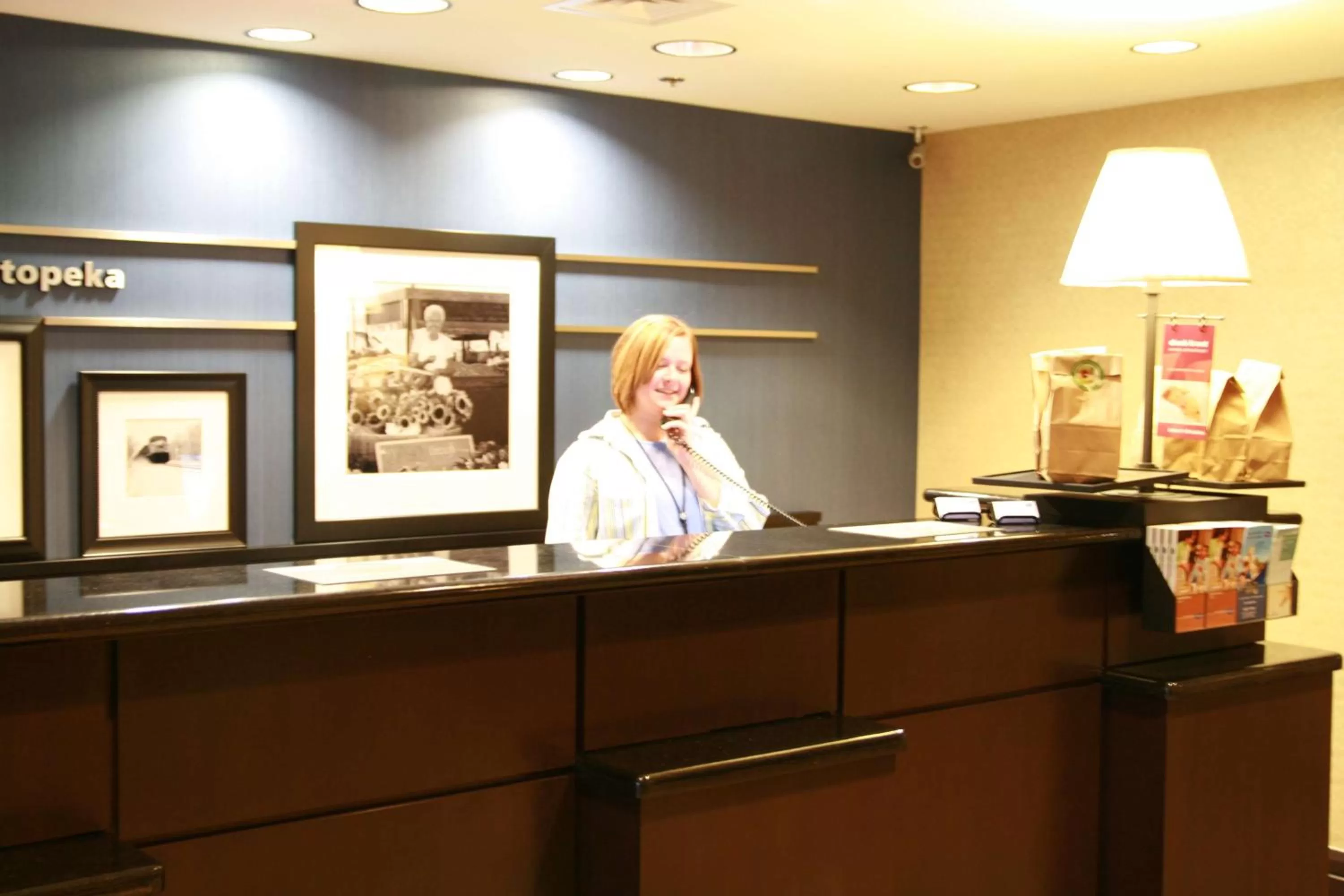 Lobby or reception in Hampton Inn Topeka