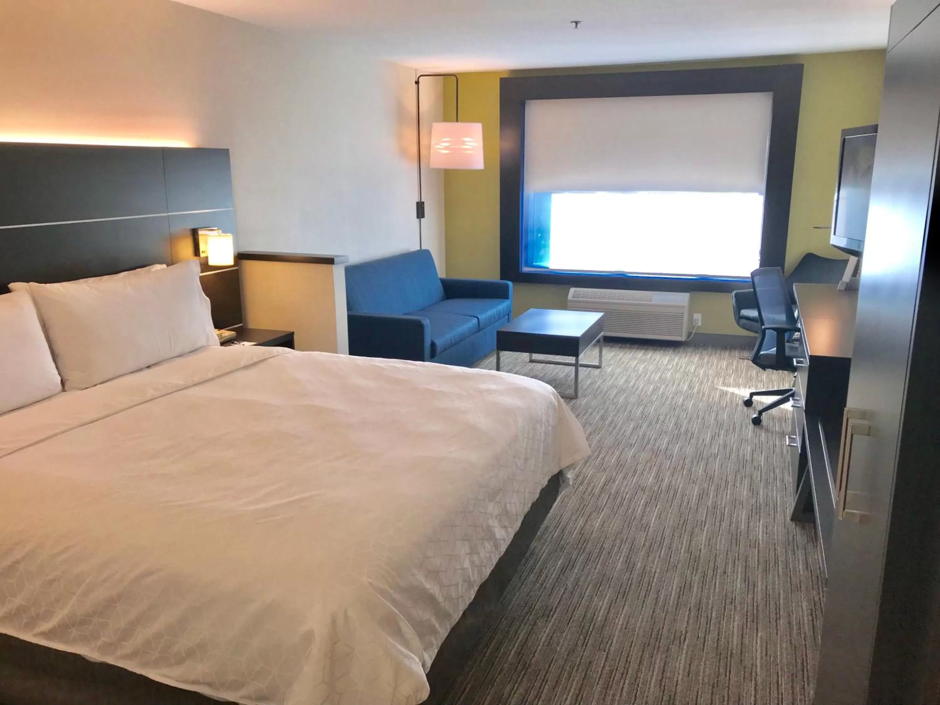 Photo of the whole room, Bed in Holiday Inn Express & Suites Tracy by IHG