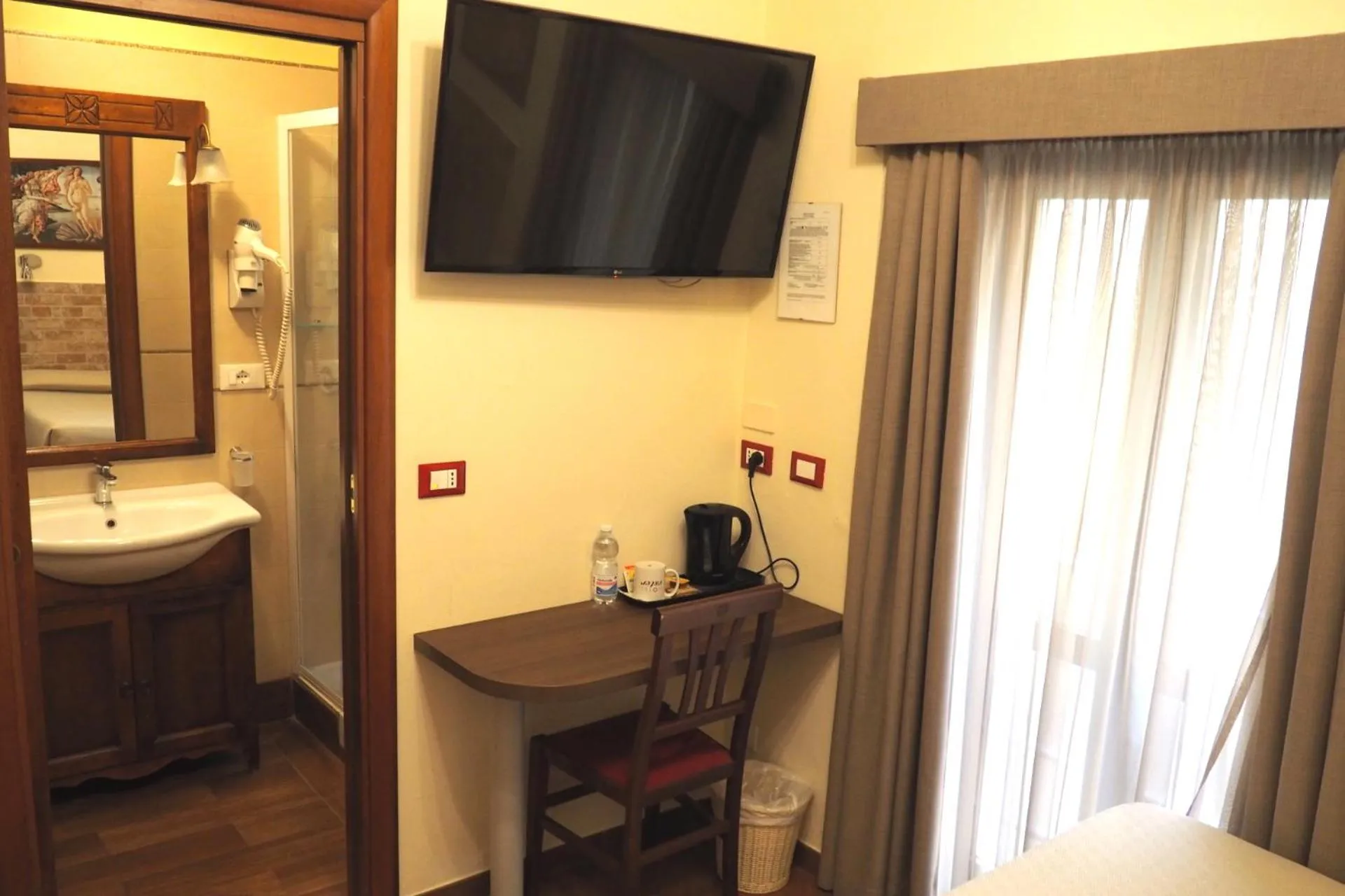 Coffee/tea facilities, Bed in Hotel Ester