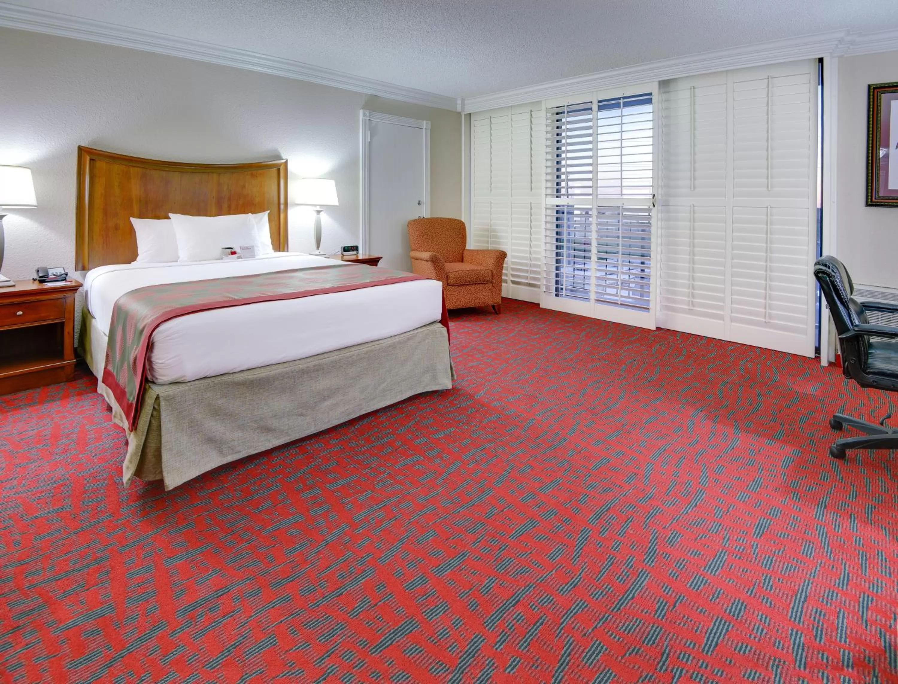 Photo of the whole room, Bed in Ramada by Wyndham Metairie New Orleans Airport