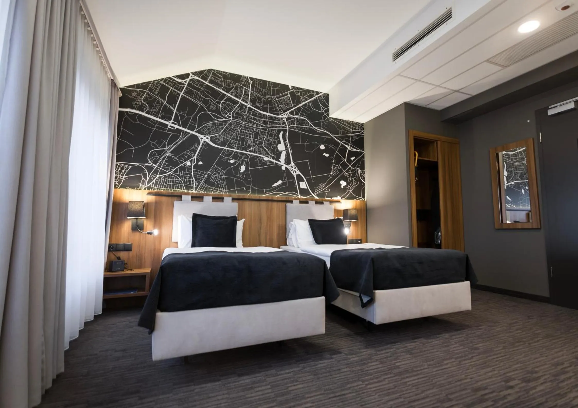 Bed in Best Western Hotel Mariacki Katowice