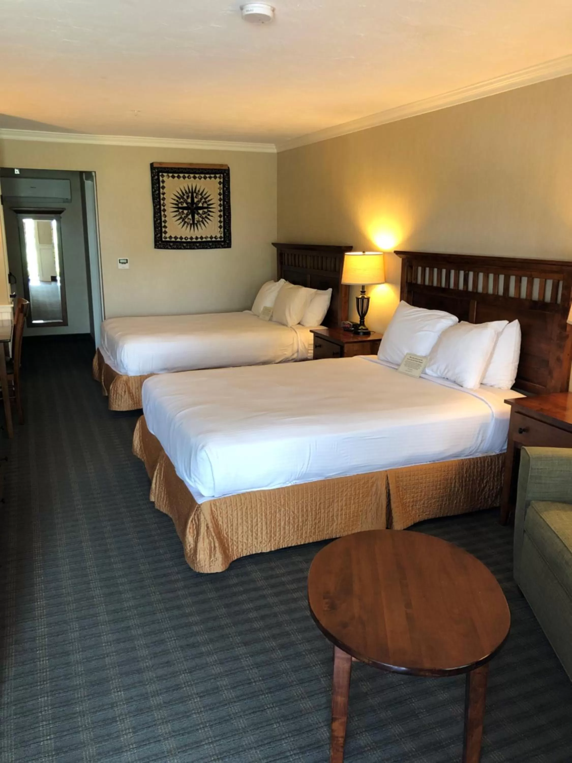 Photo of the whole room, Bed in Bird-in-Hand Family Inn