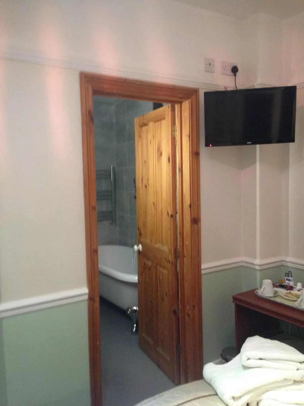 Bed in Alma Lodge Guest House