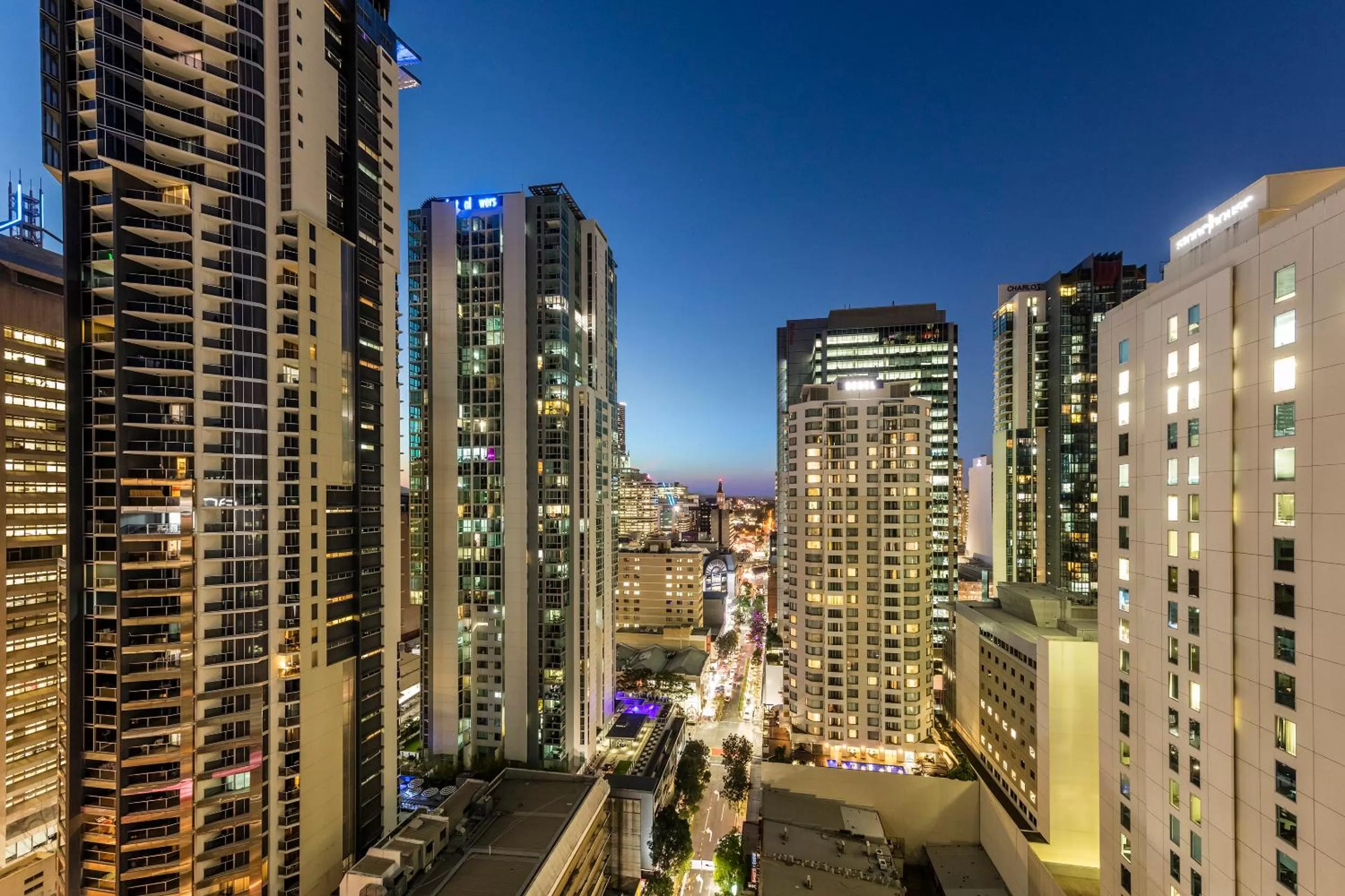 Night in Oaks Brisbane River City Suites