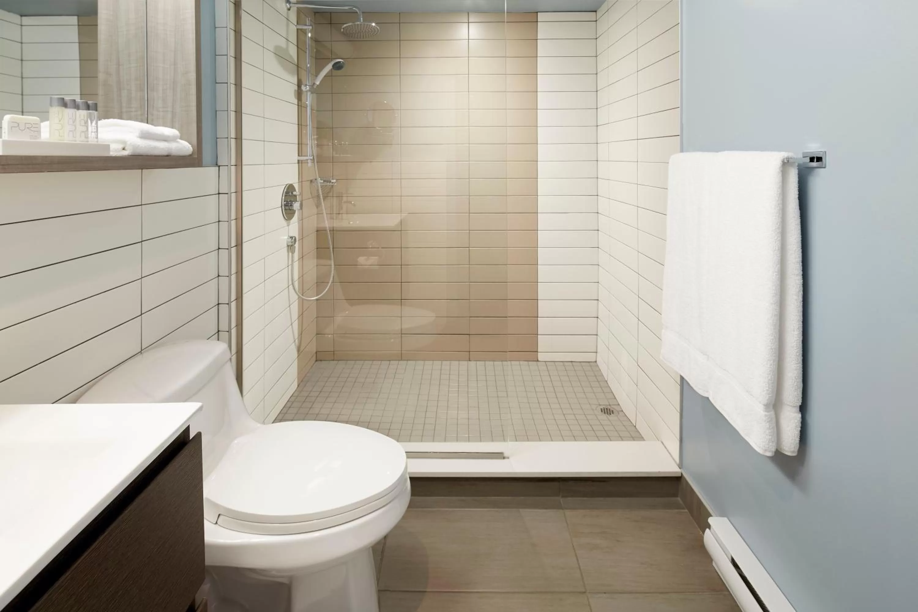 Shower in Hôtel Rive Gauche