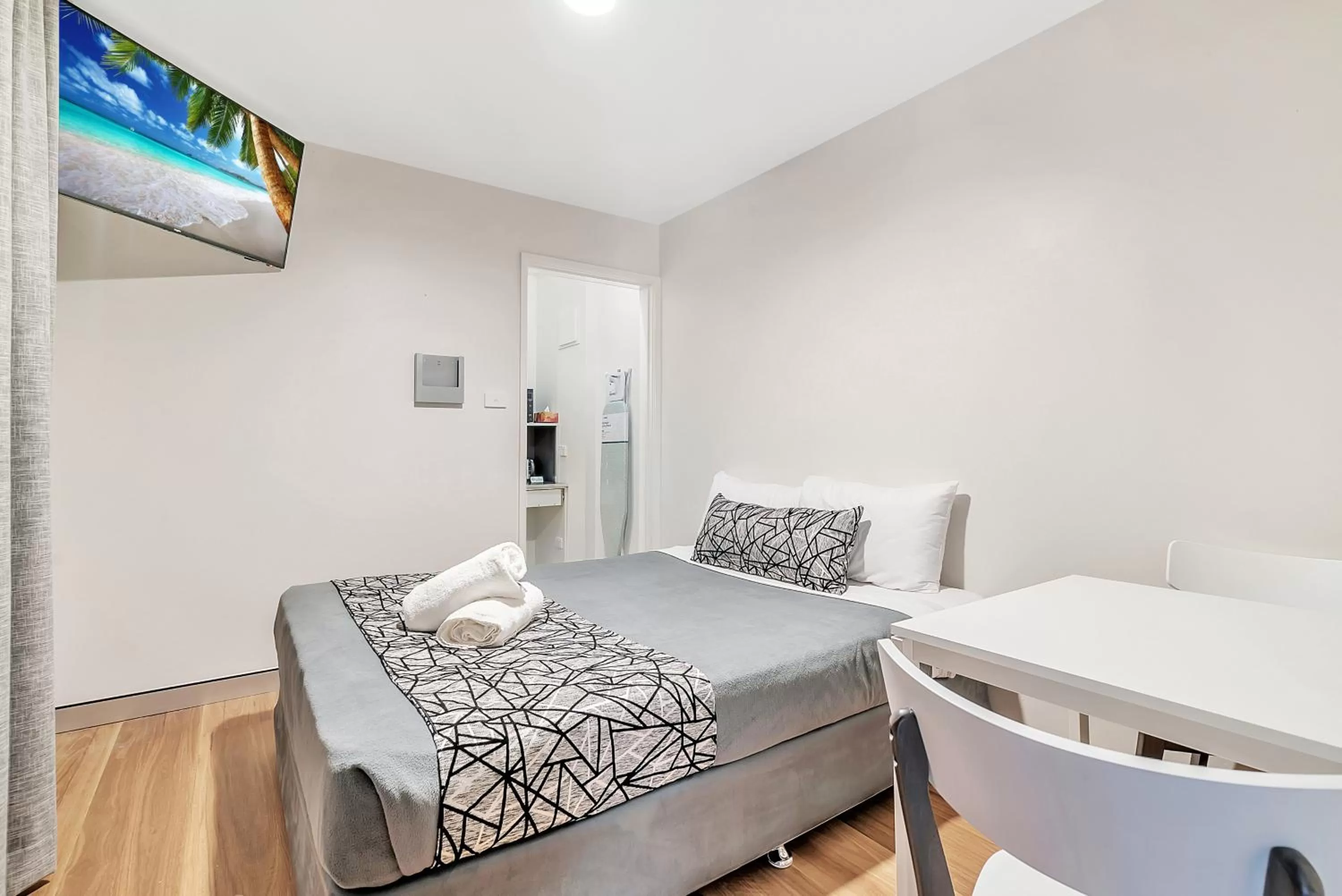 Bed in Surf Beach Motel Port