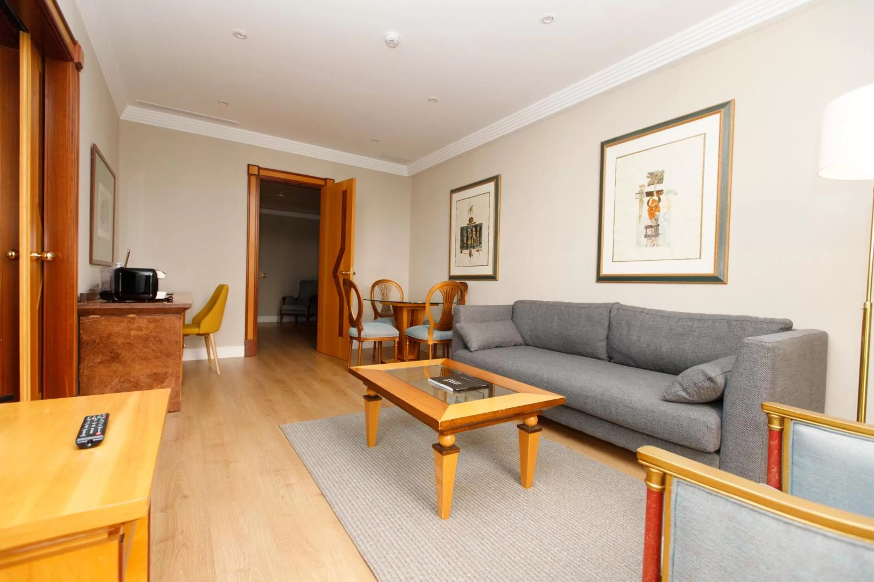 Coffee/tea facilities in Oca Puerta del Camino Hotel