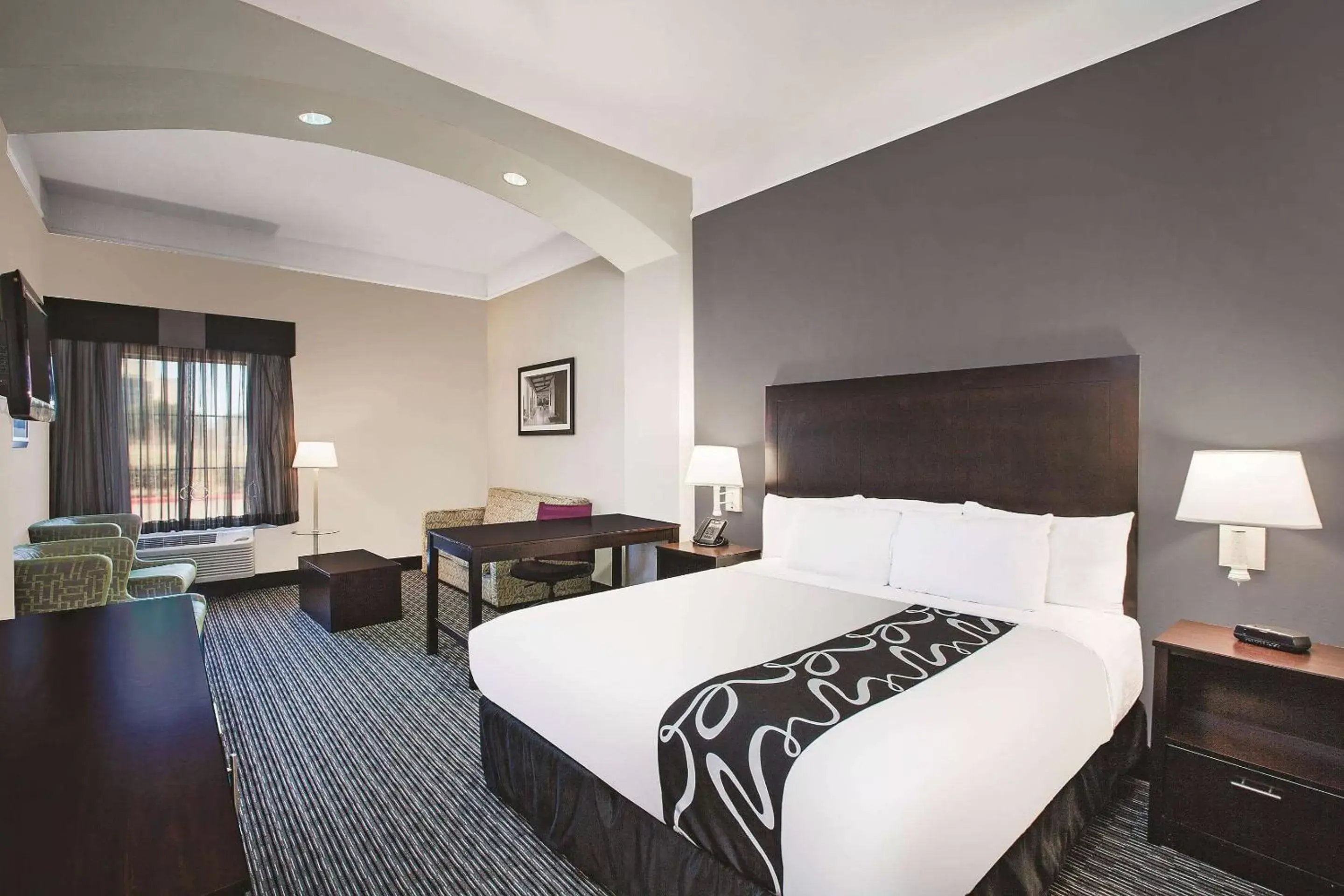 1 King Bed, Deluxe Mobility/Hearing Impaired Accessible Suite, Roll-in Shower in La Quinta by Wyndham Beaumont West 1 King Bed, Deluxe Mobility/Hearing Impaired Accessible Suite, Roll-in Shower in La Quinta by Wyndham Beaumont West