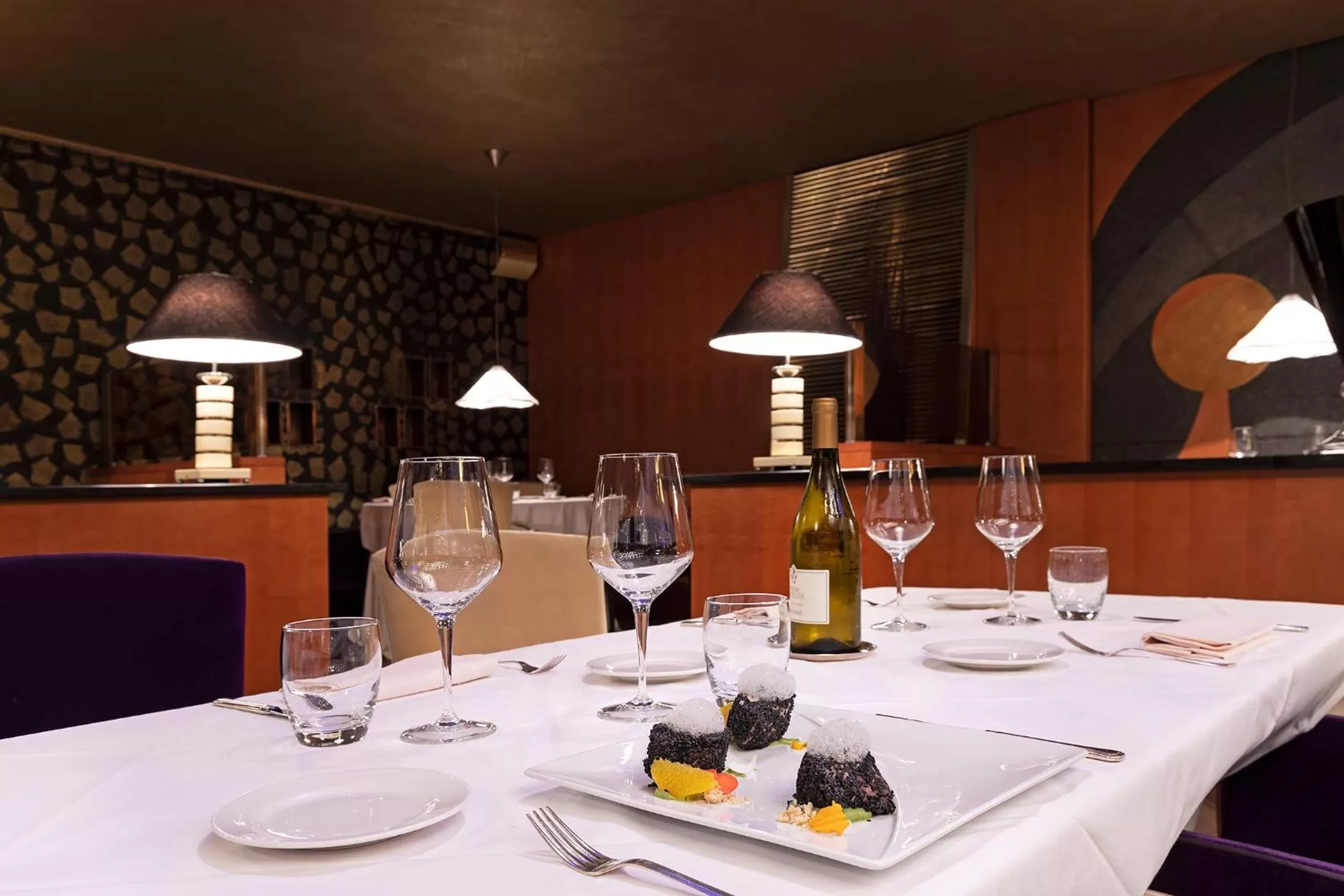 Restaurant/places to eat in Royal Hotel Carlton