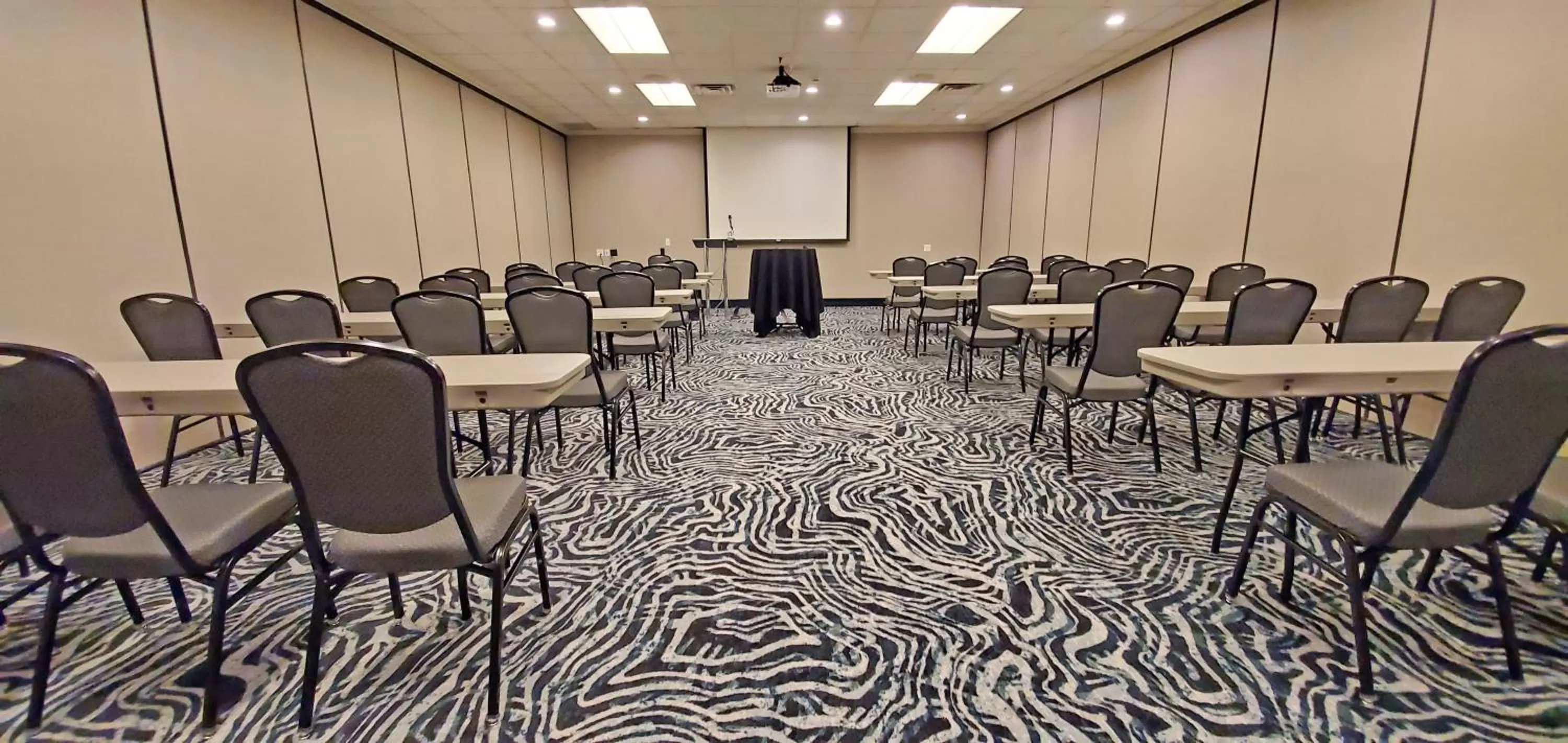 Meeting/conference room in Holiday Inn Kearney by IHG