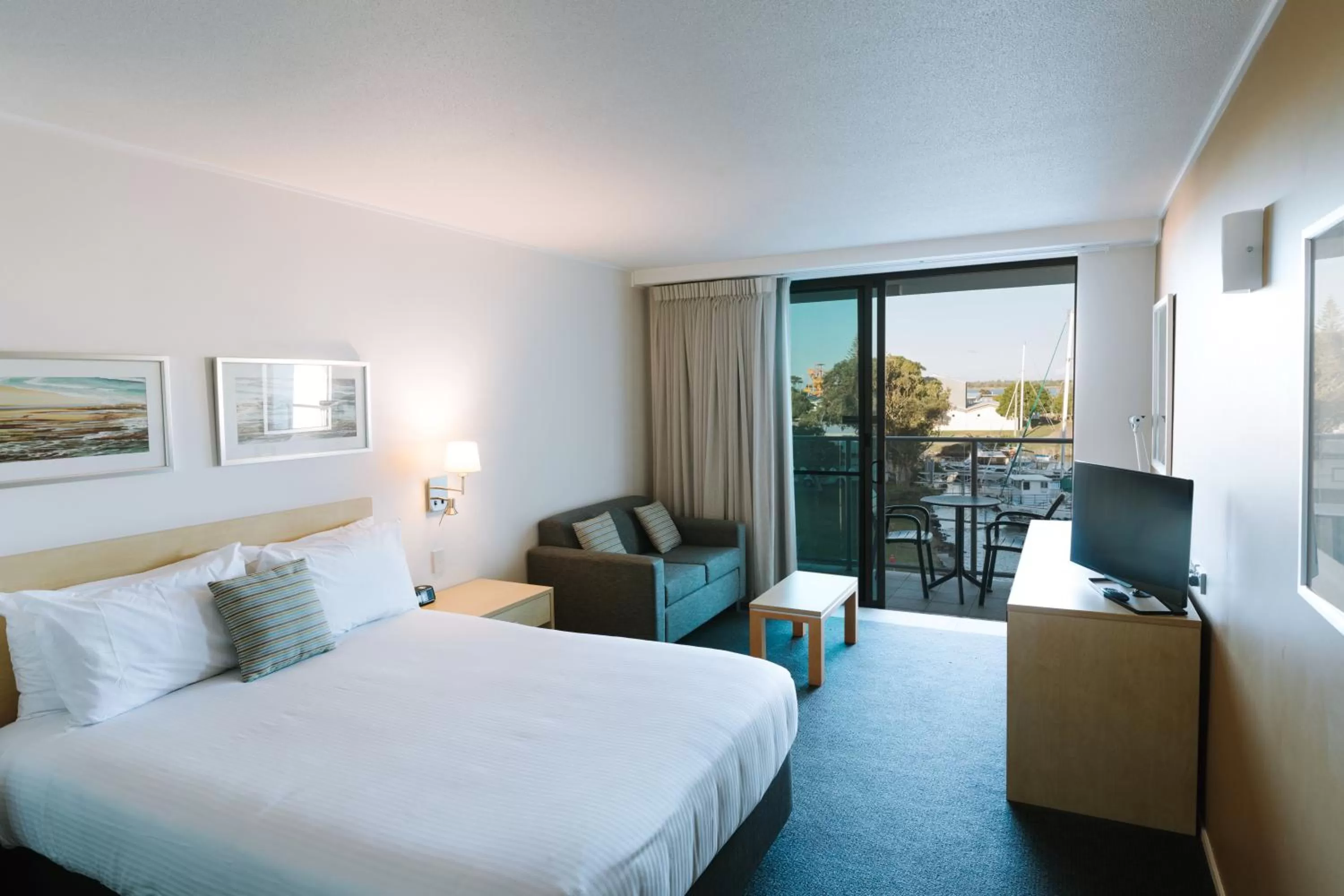 Bed in Ramada Hotel & Suites by Wyndham Ballina Byron