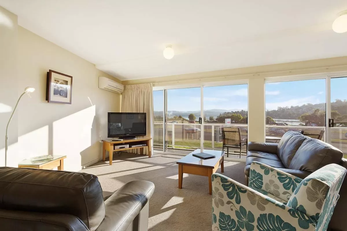Luxury Three-Bedroom Apartment in Waterview Luxury Apartments
