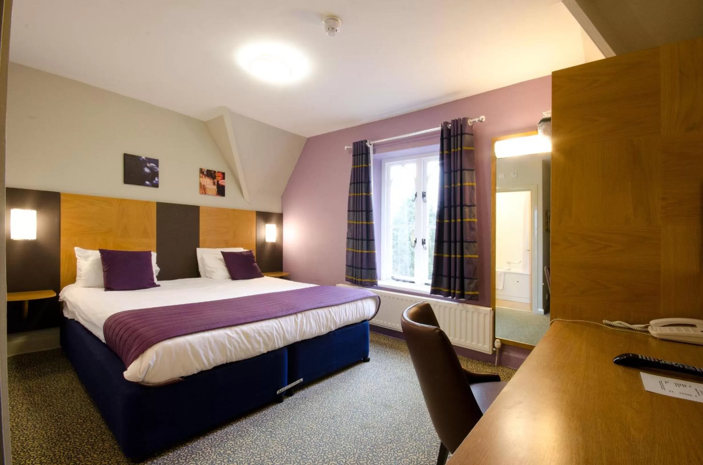 Bed in The Corner House Hotel