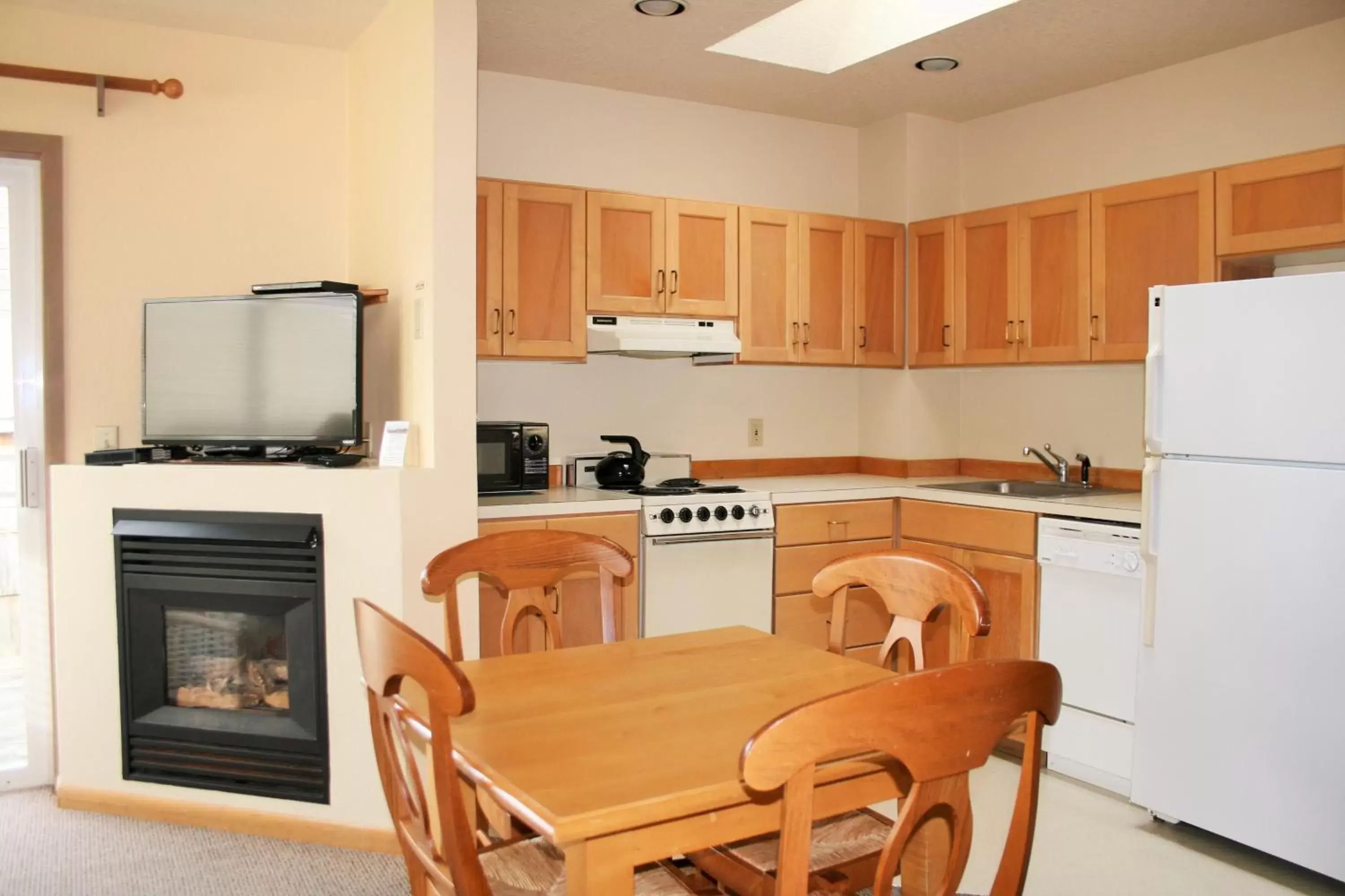 Two-Bedroom Apartment with Partial Ocean View in The Waves Two-Bedroom Apartment with Partial Ocean View in The Waves