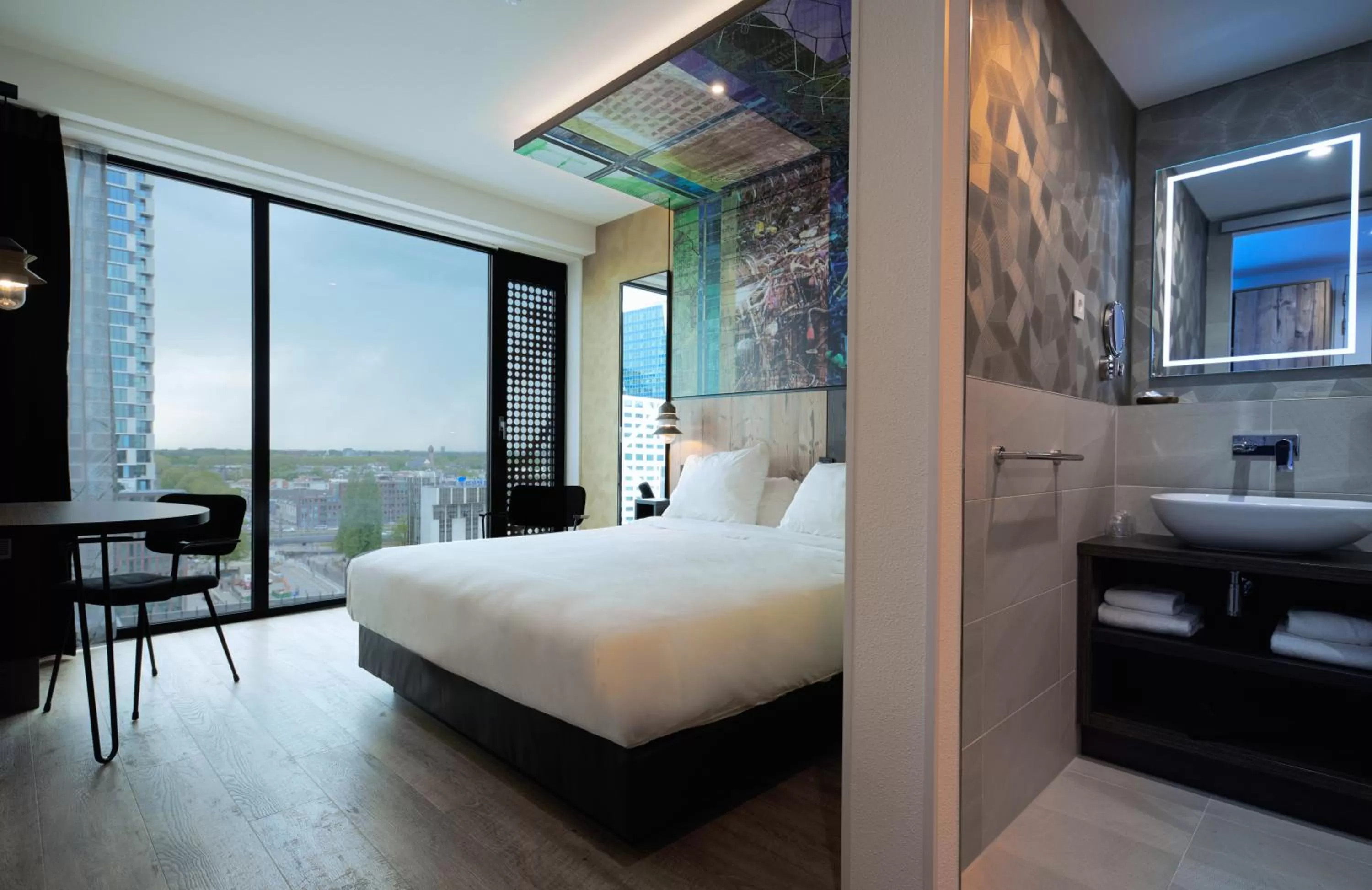 View (from property/room), Bed in Inntel Hotels Utrecht Centre