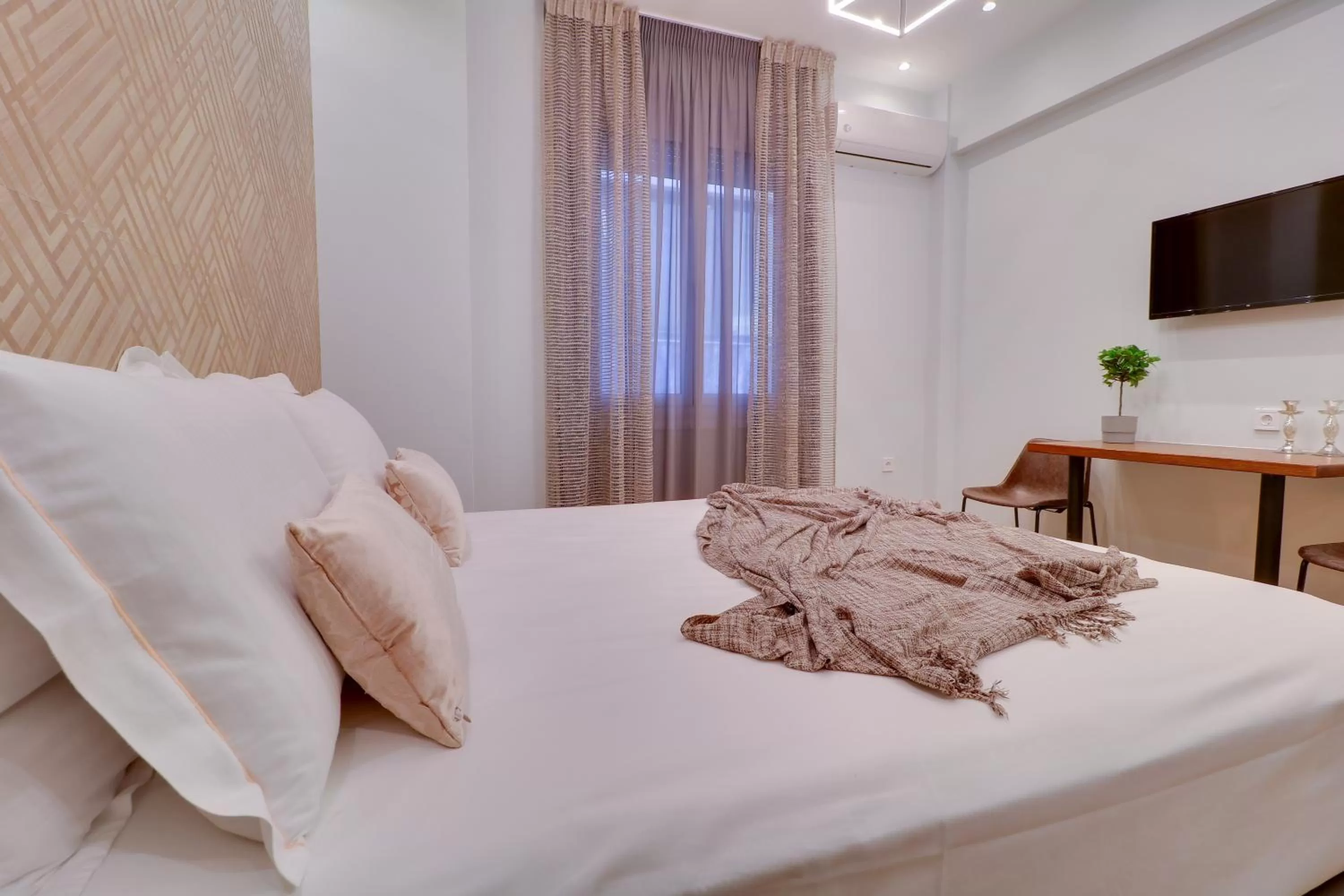 Photo of the whole room, Bed in AthINN Residence