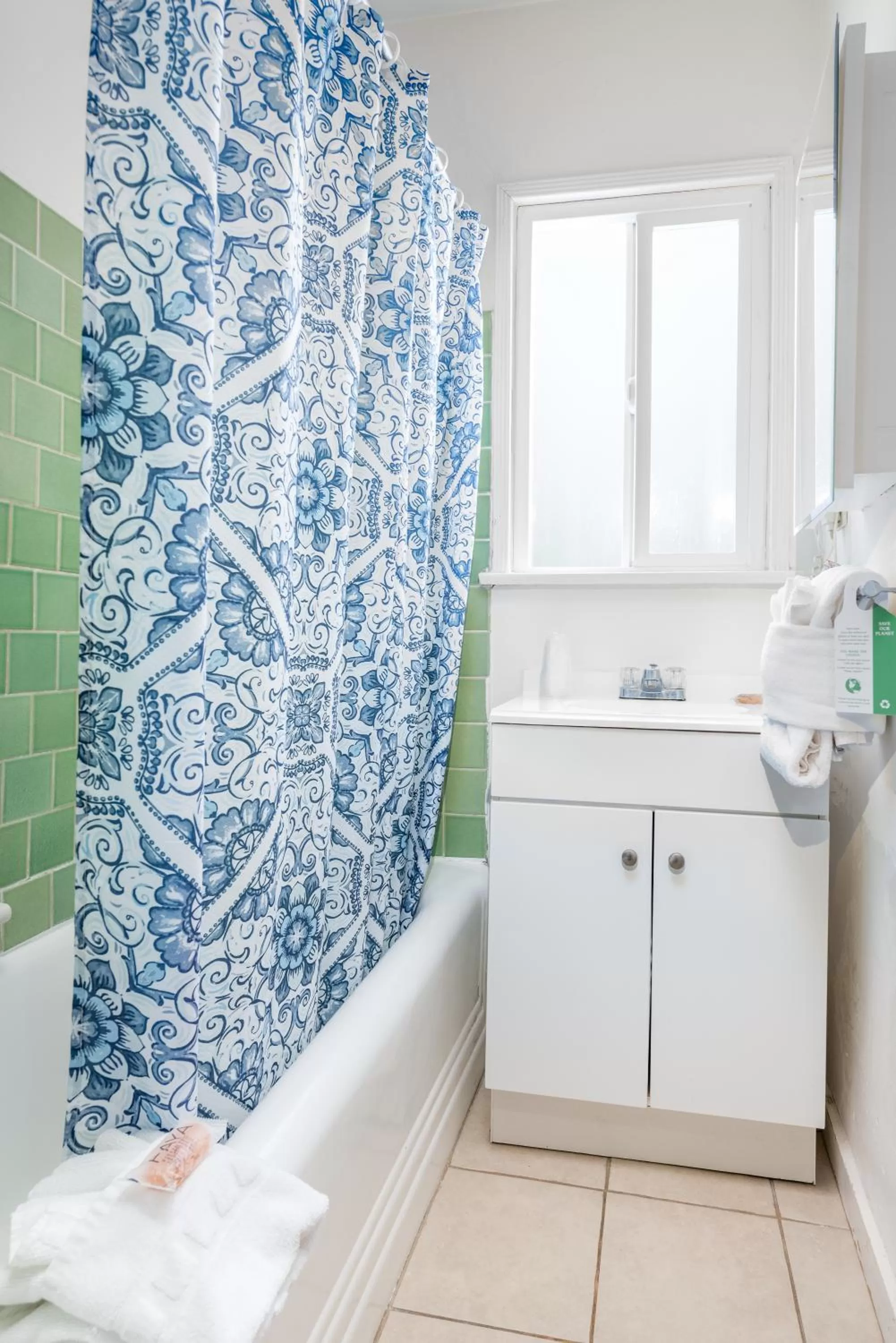 Bathroom in Wilshire Motel