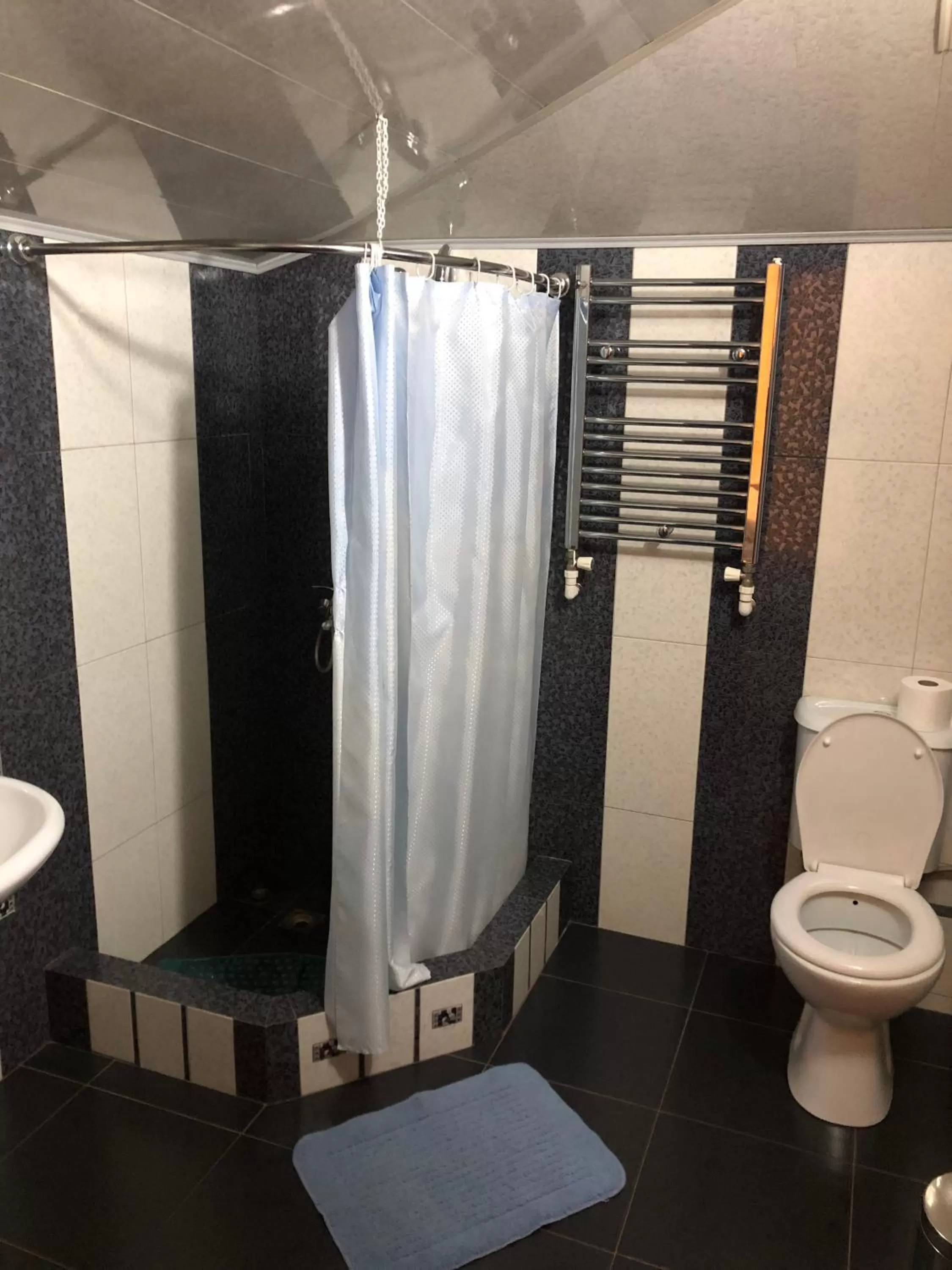 Shower, Bathroom in B&B Odzun