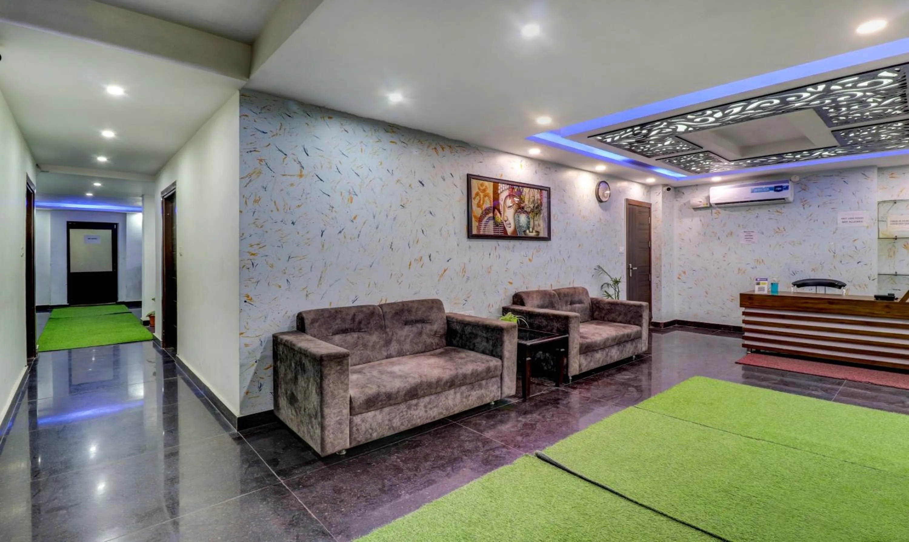Lobby or reception in Itsy Hotels NV, Tapovan