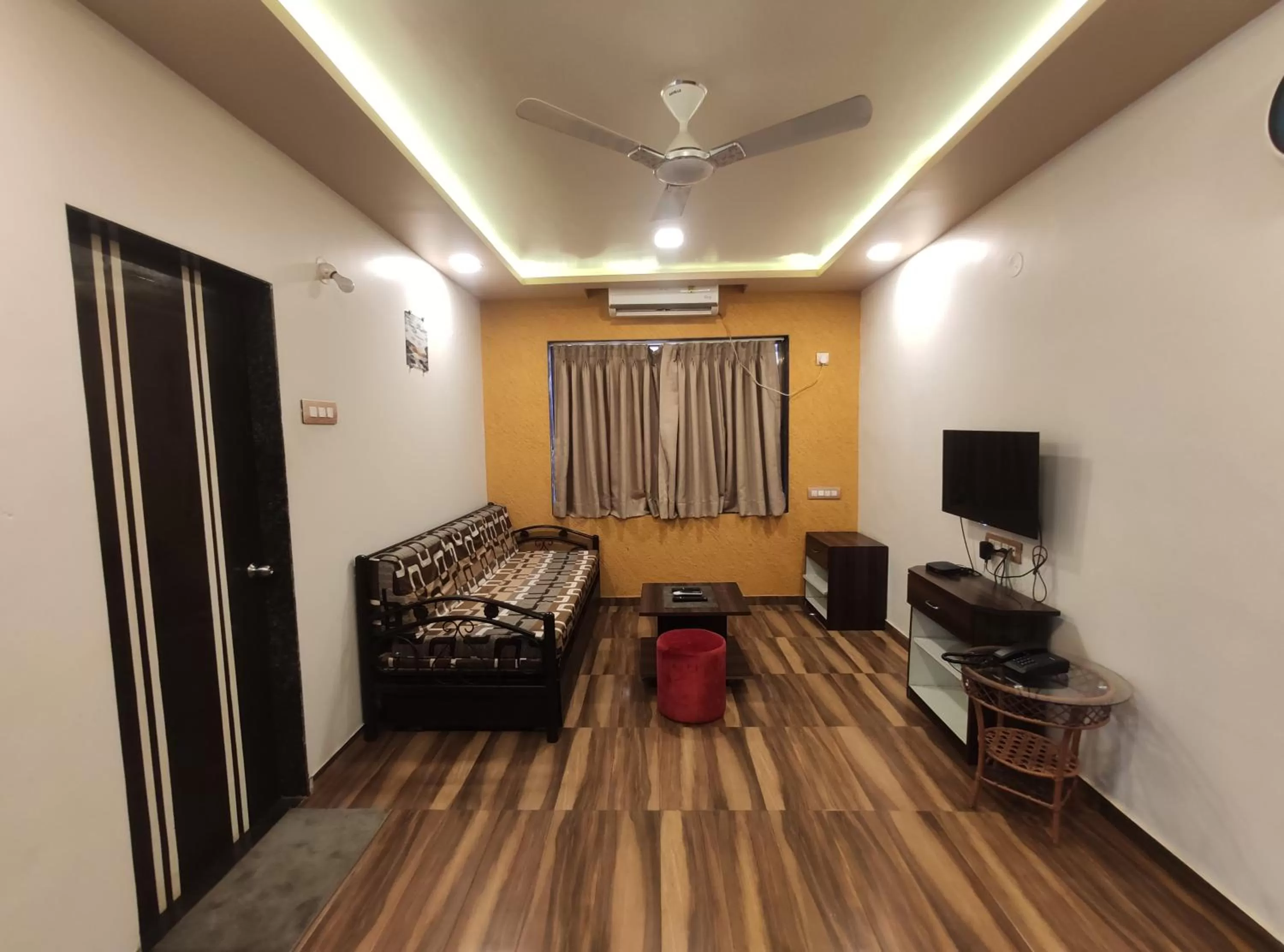 Living room, Seating Area in Pooja Villa Suites-Rooms and Pool, Igatpuri