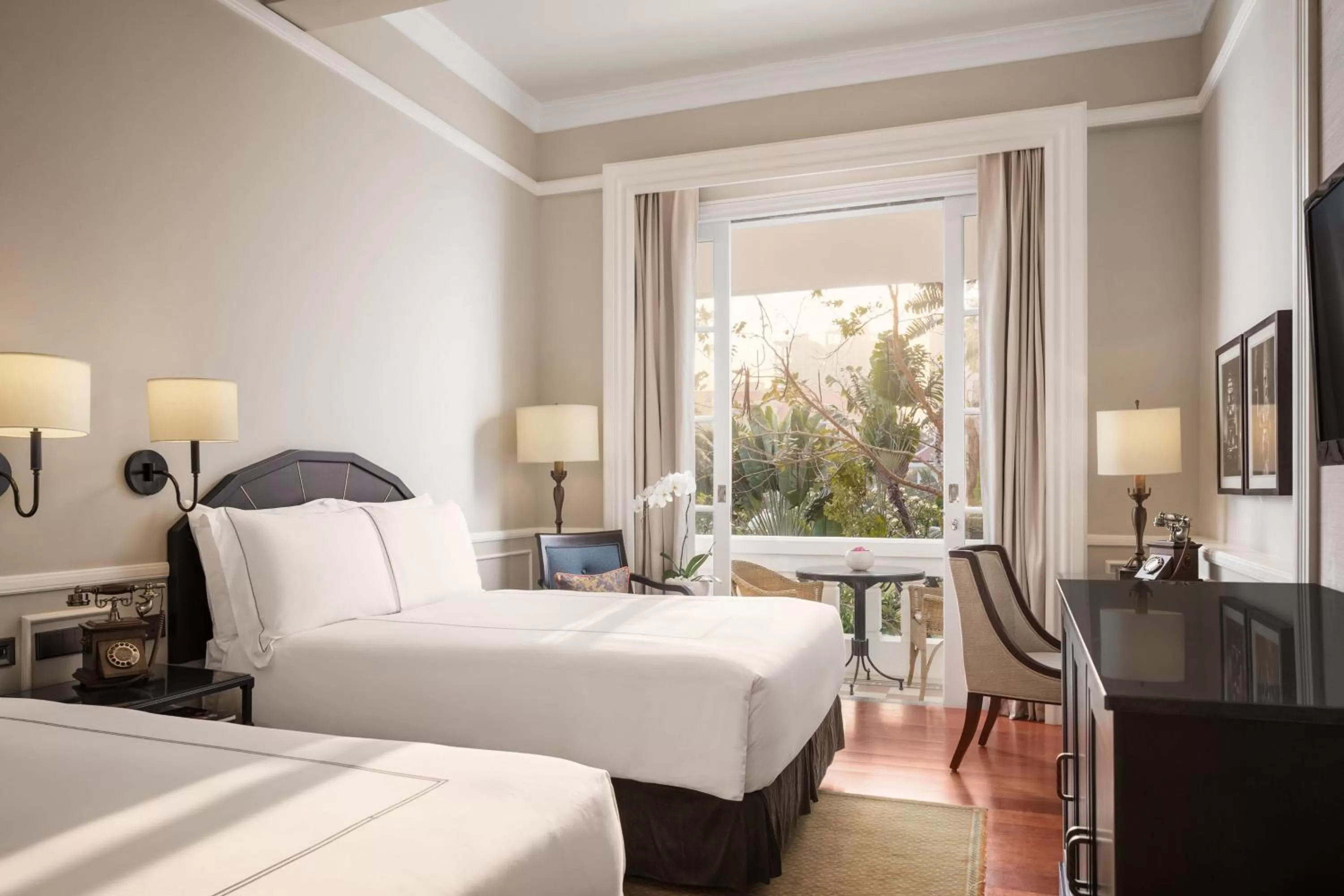 State Twin Room with Pool View in Raffles Hotel Le Royal