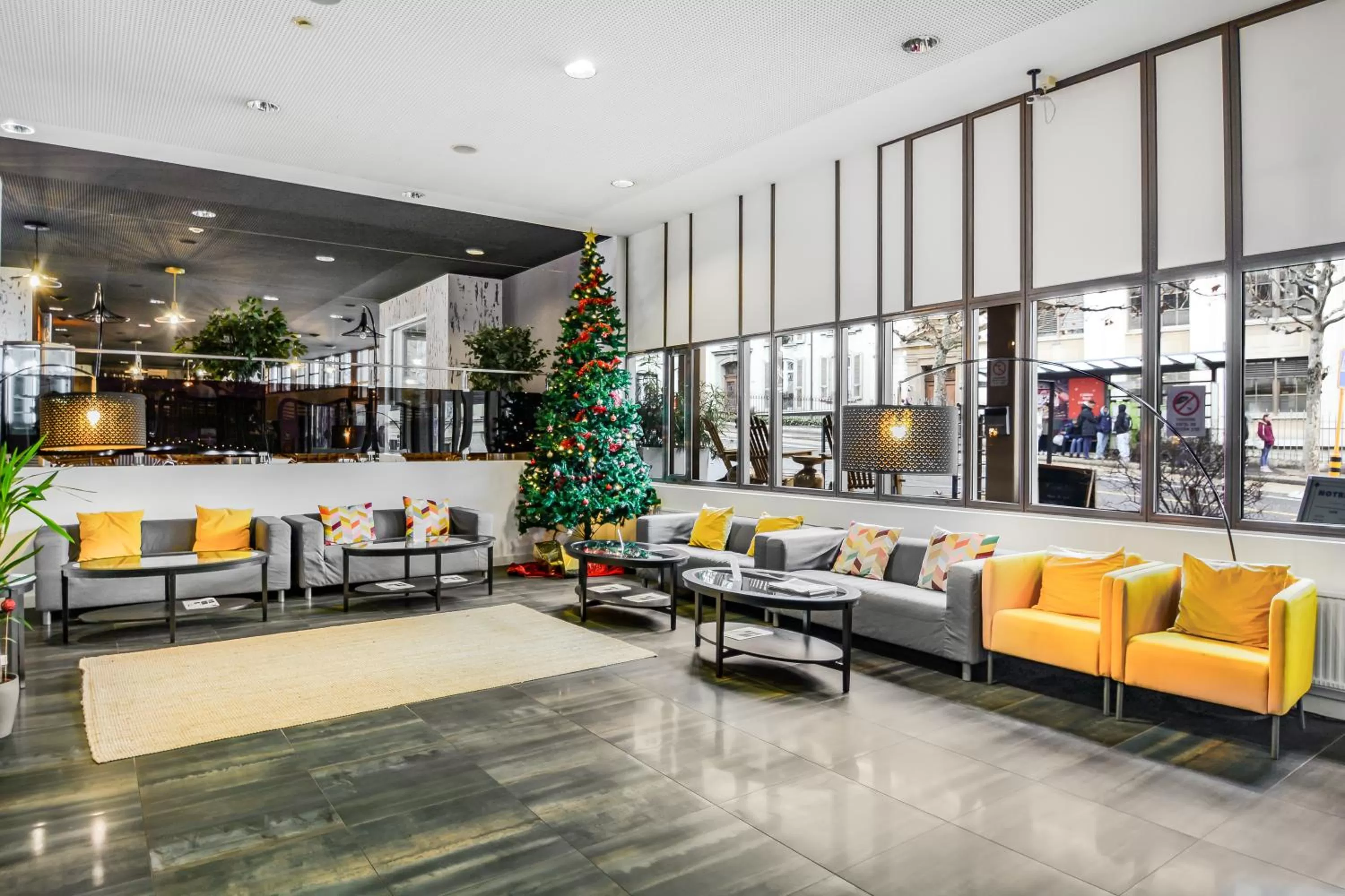 Property building in Neuchâtel City Hôtel