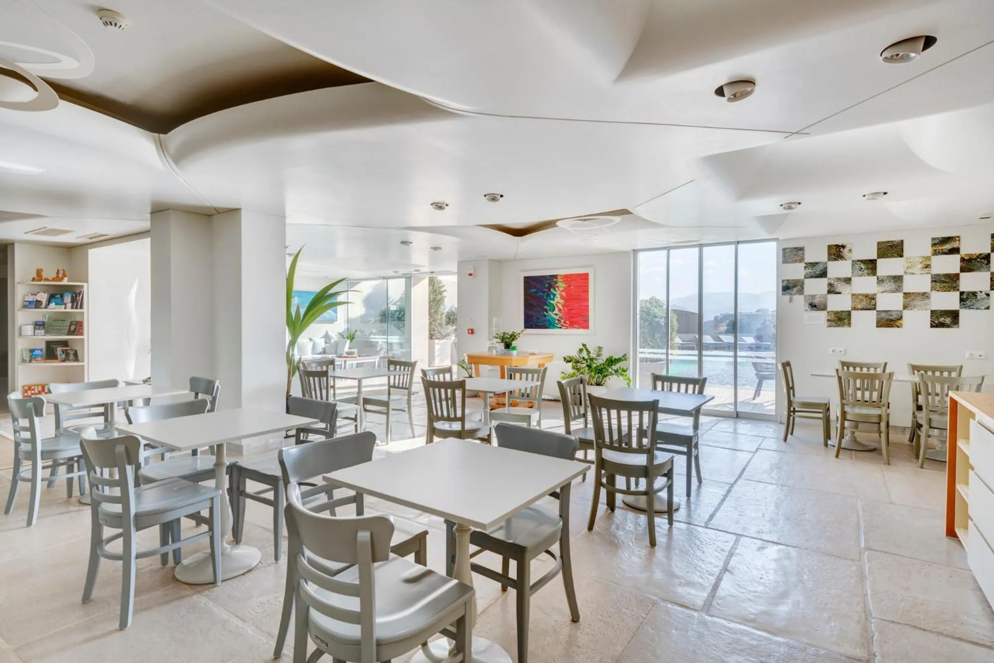 Restaurant/places to eat in Kouros Art Hotel - Designed for Adults