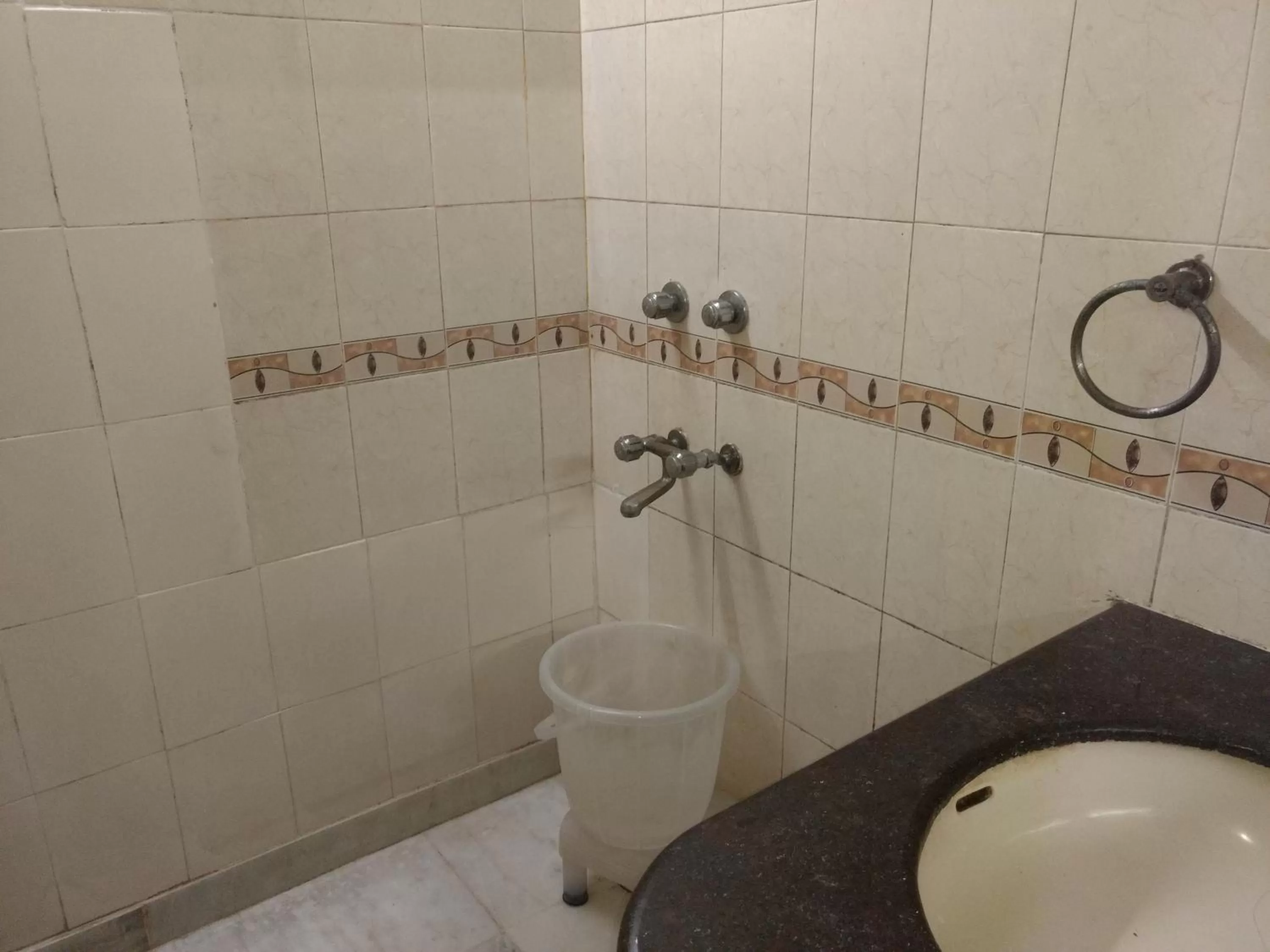 Bathroom in Hotel City Centre Inn - Nizamuddin Railway Station