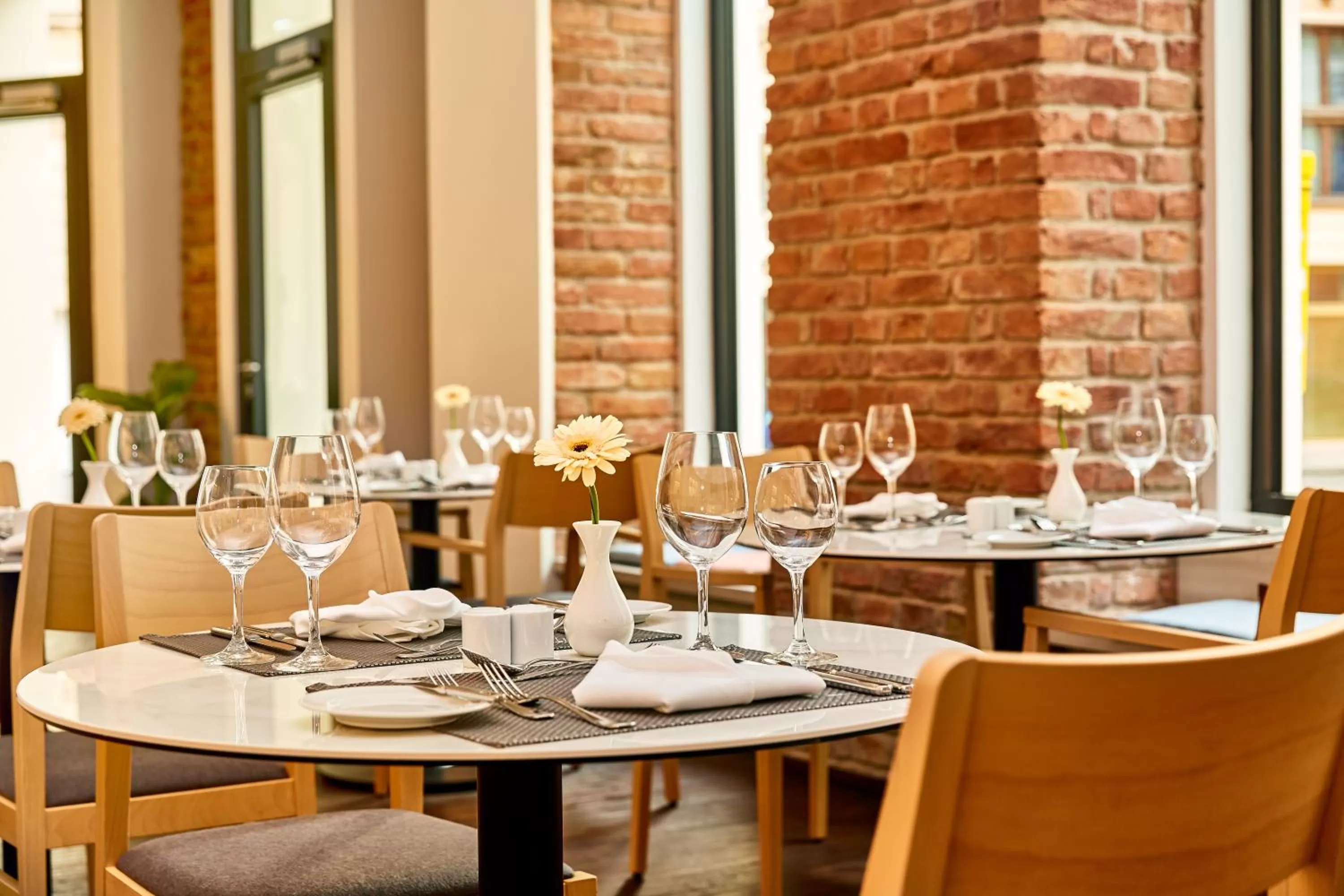 Restaurant/places to eat in H+ Hotel Wien