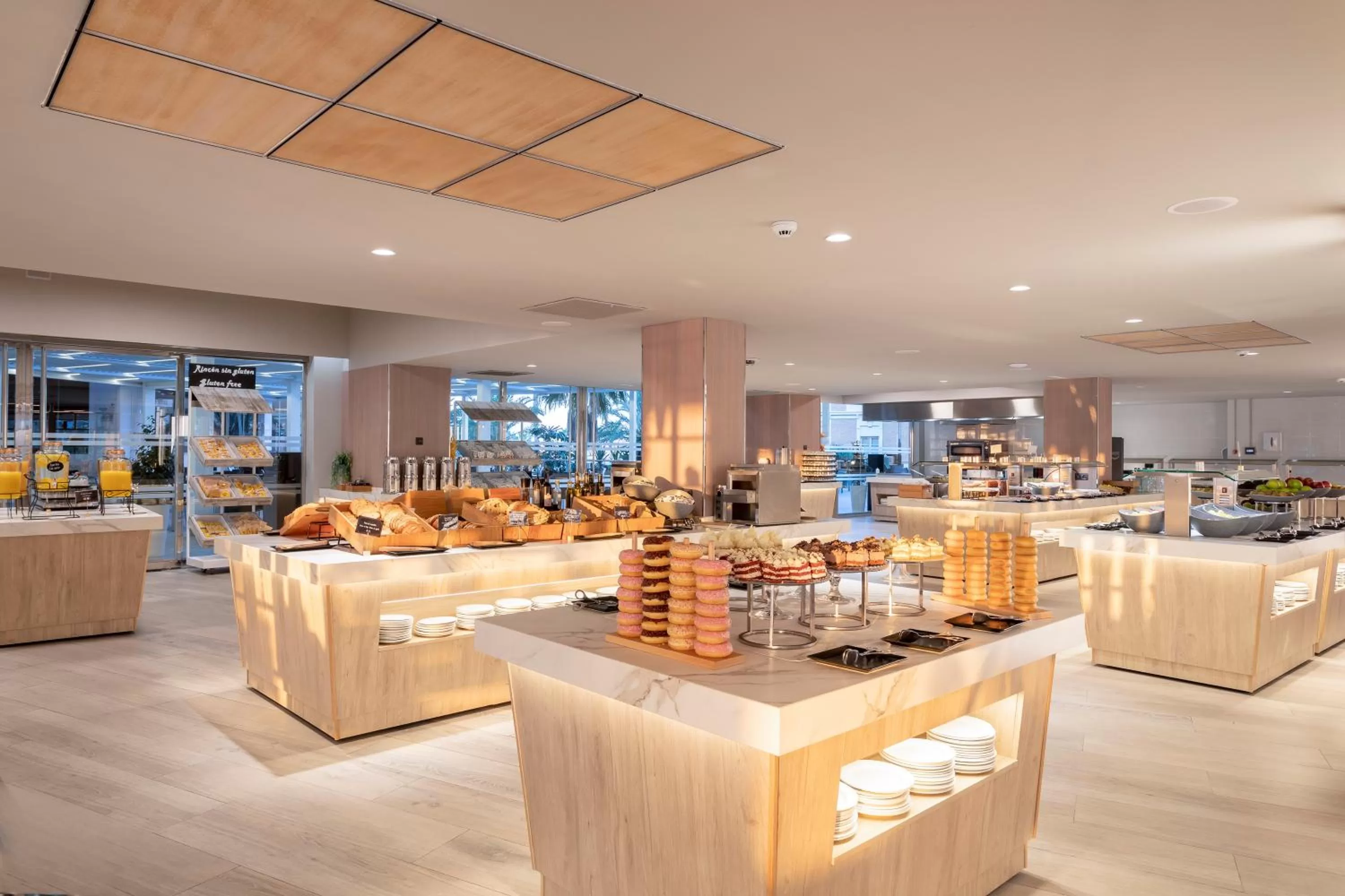 Restaurant/places to eat in Melia Alicante