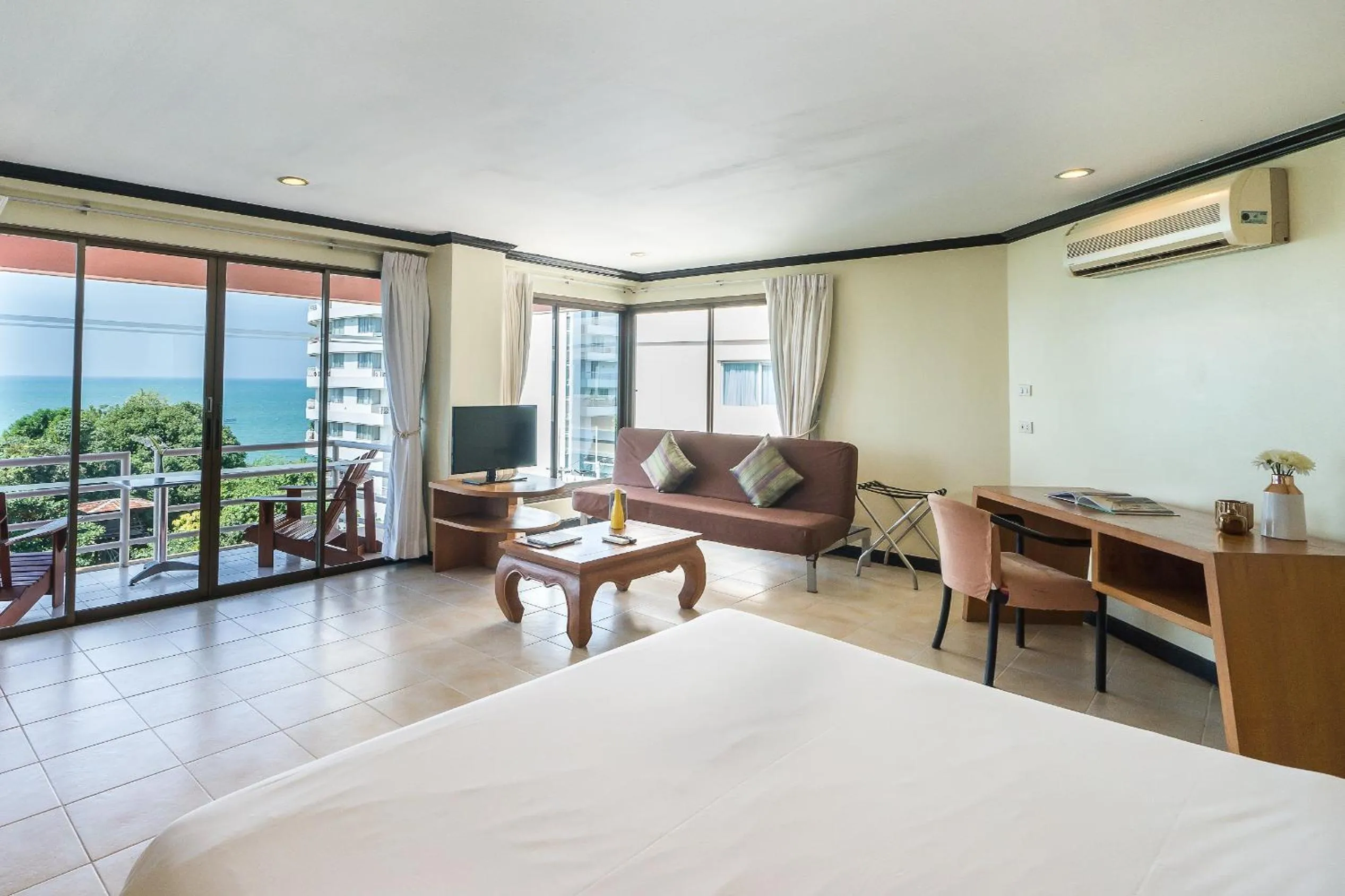 Photo of the whole room, Bed in Bella Villa Metro