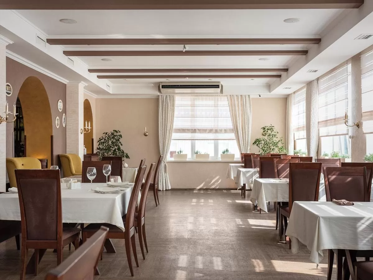 Restaurant/places to eat in Park Hotel