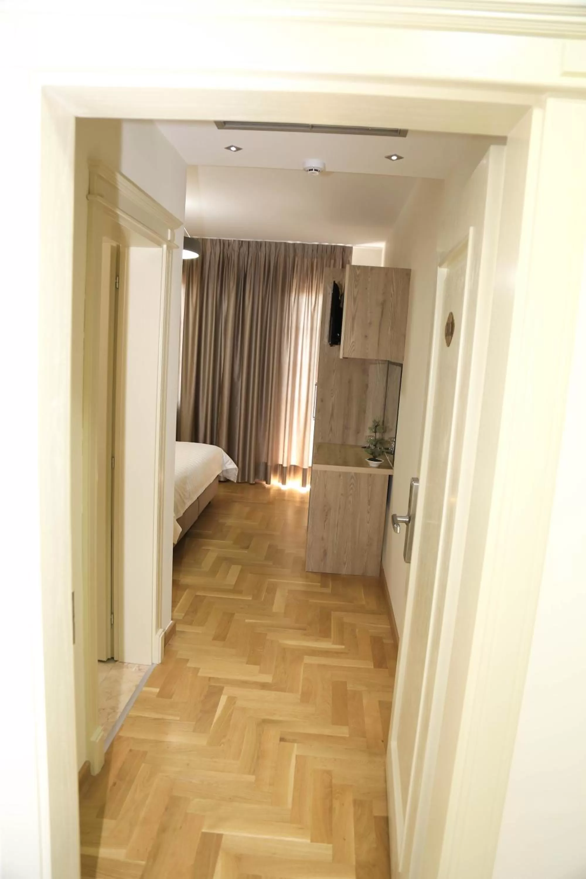 Photo of the whole room in Mervin Hotel