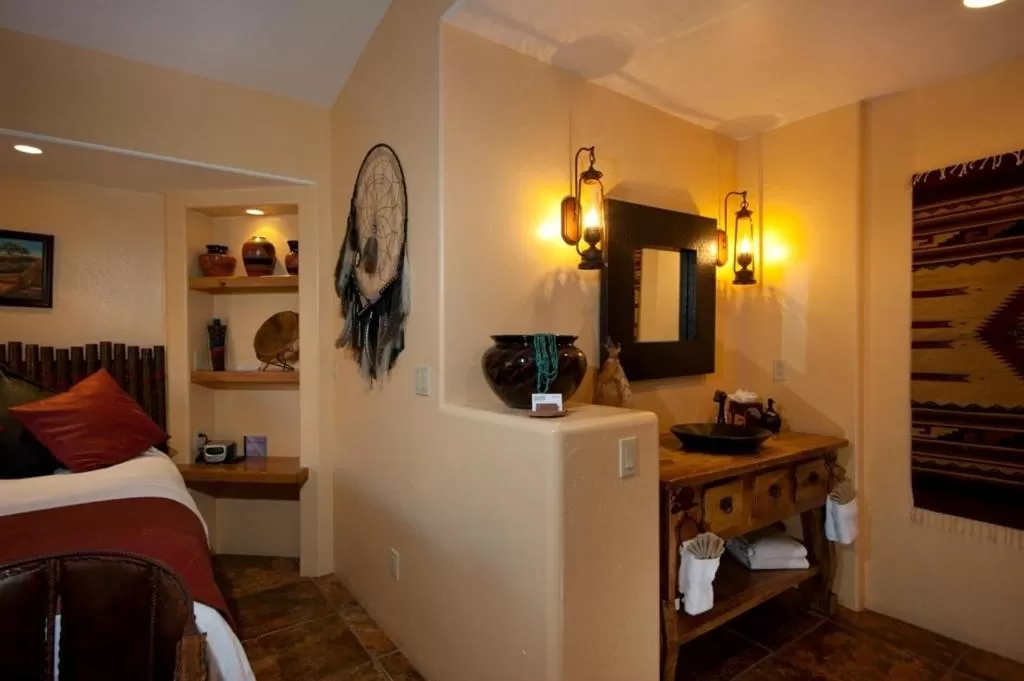 Decorative detail, Bed in The Inn at Thunder Mountain