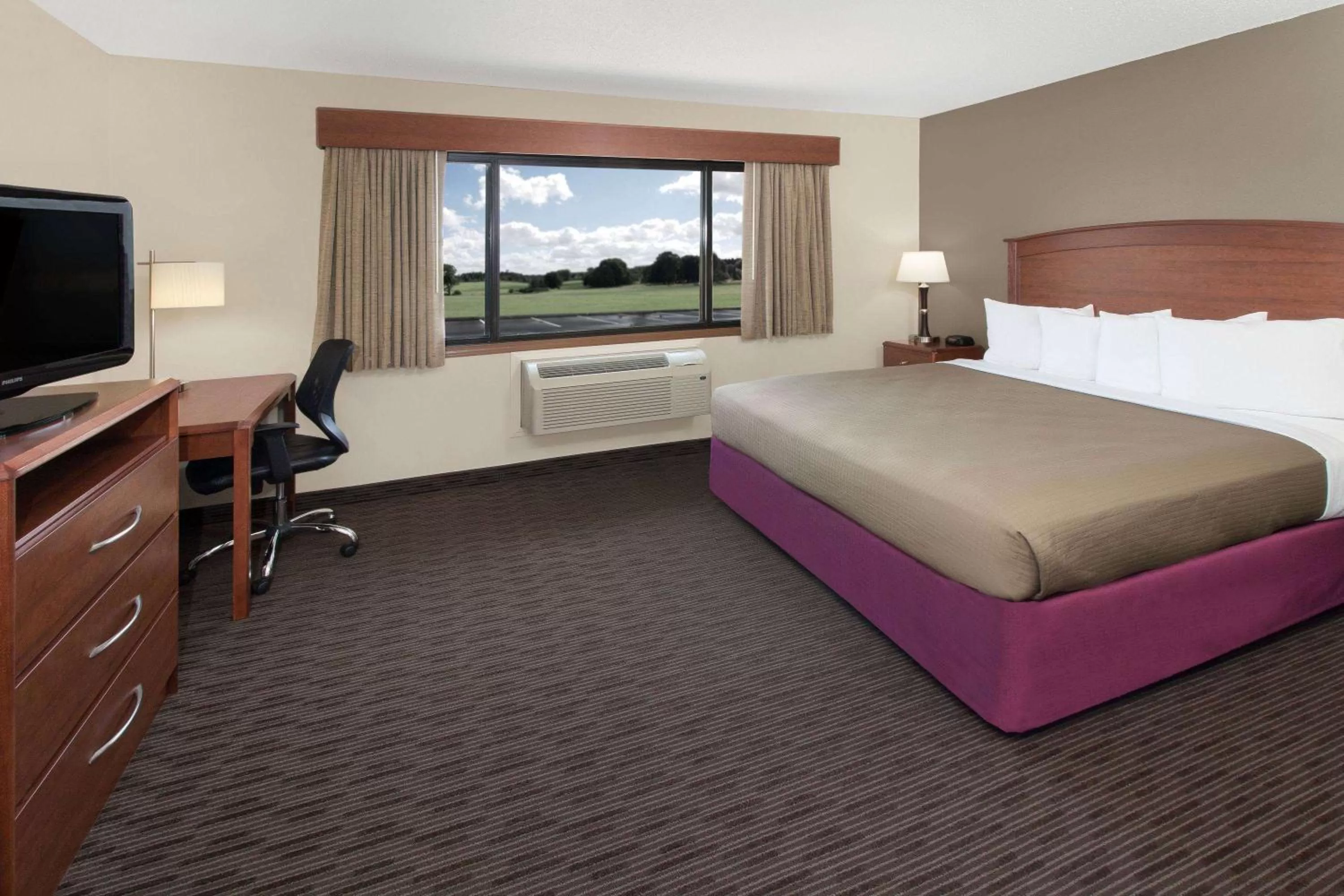 Photo of the whole room, Bed in AmericInn by Wyndham Grundy Center
