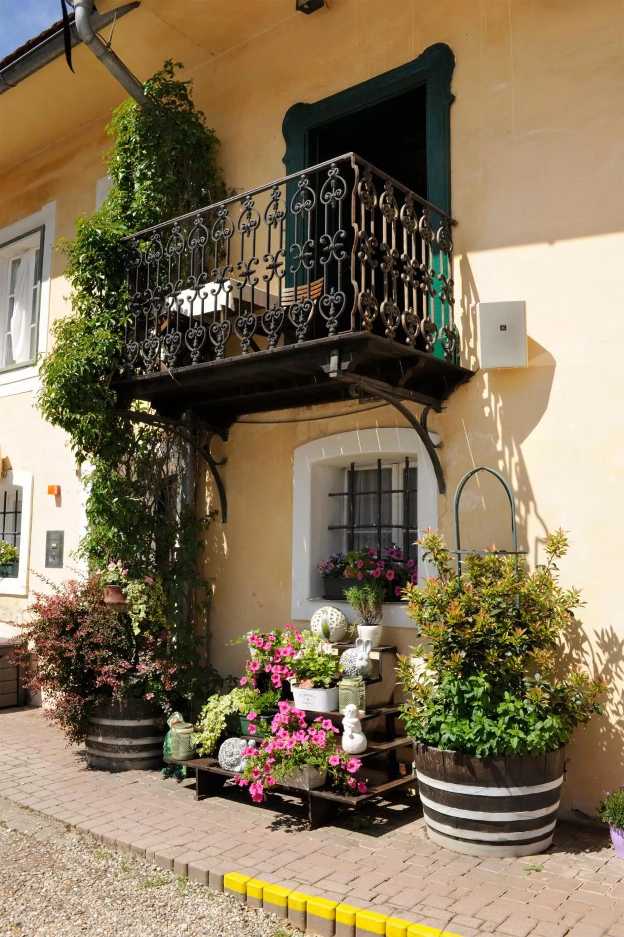 Garden view, Property Building in Schloss Gamlitz
