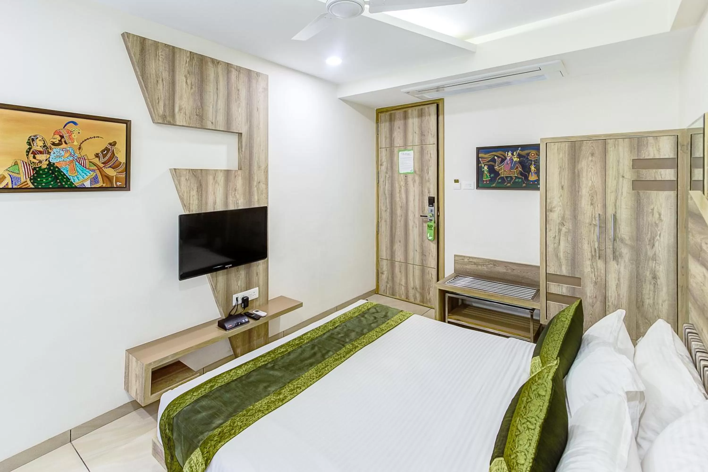 Bed in Treebo Daksh Residency