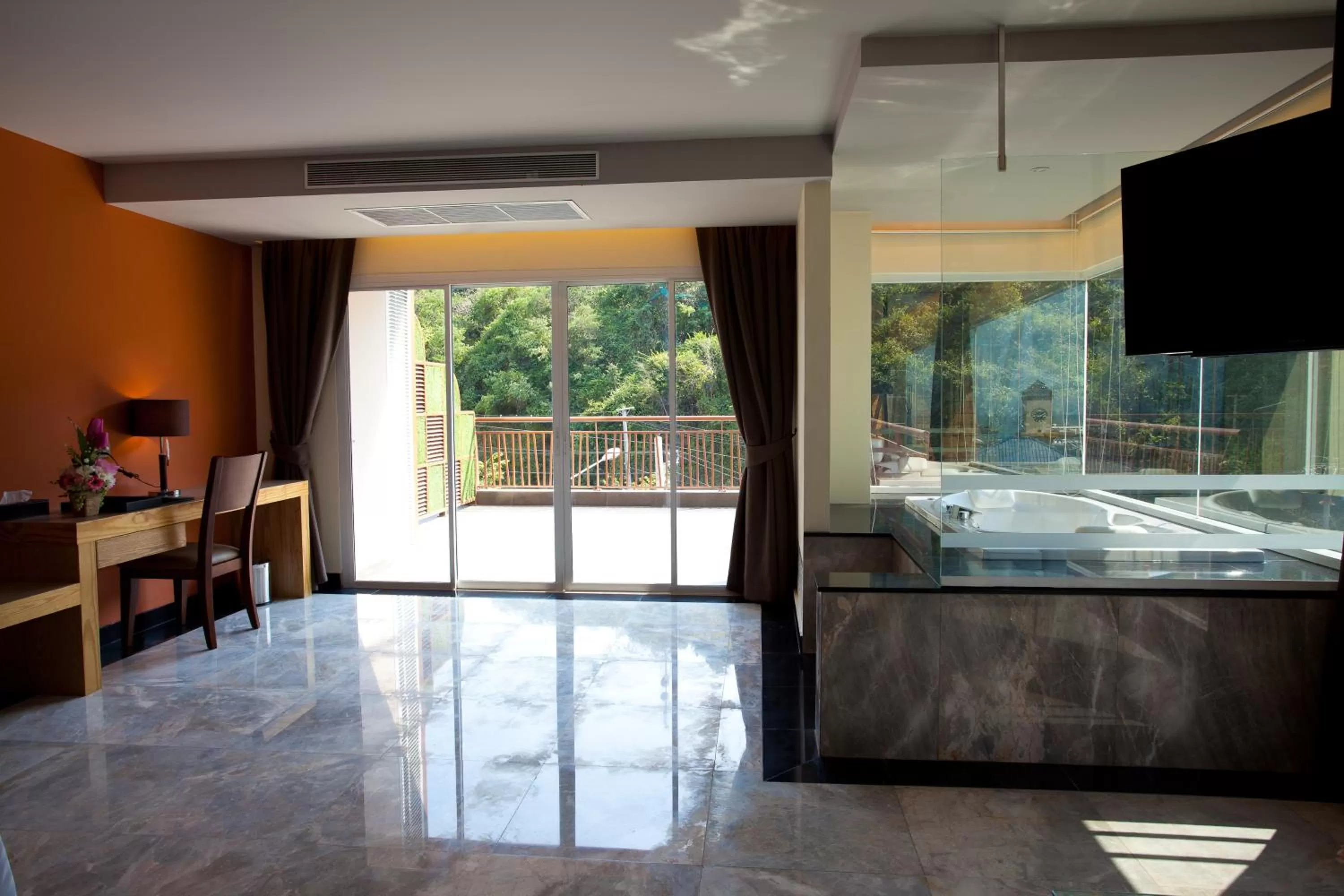 Bathroom in Balihai Bay Pattaya