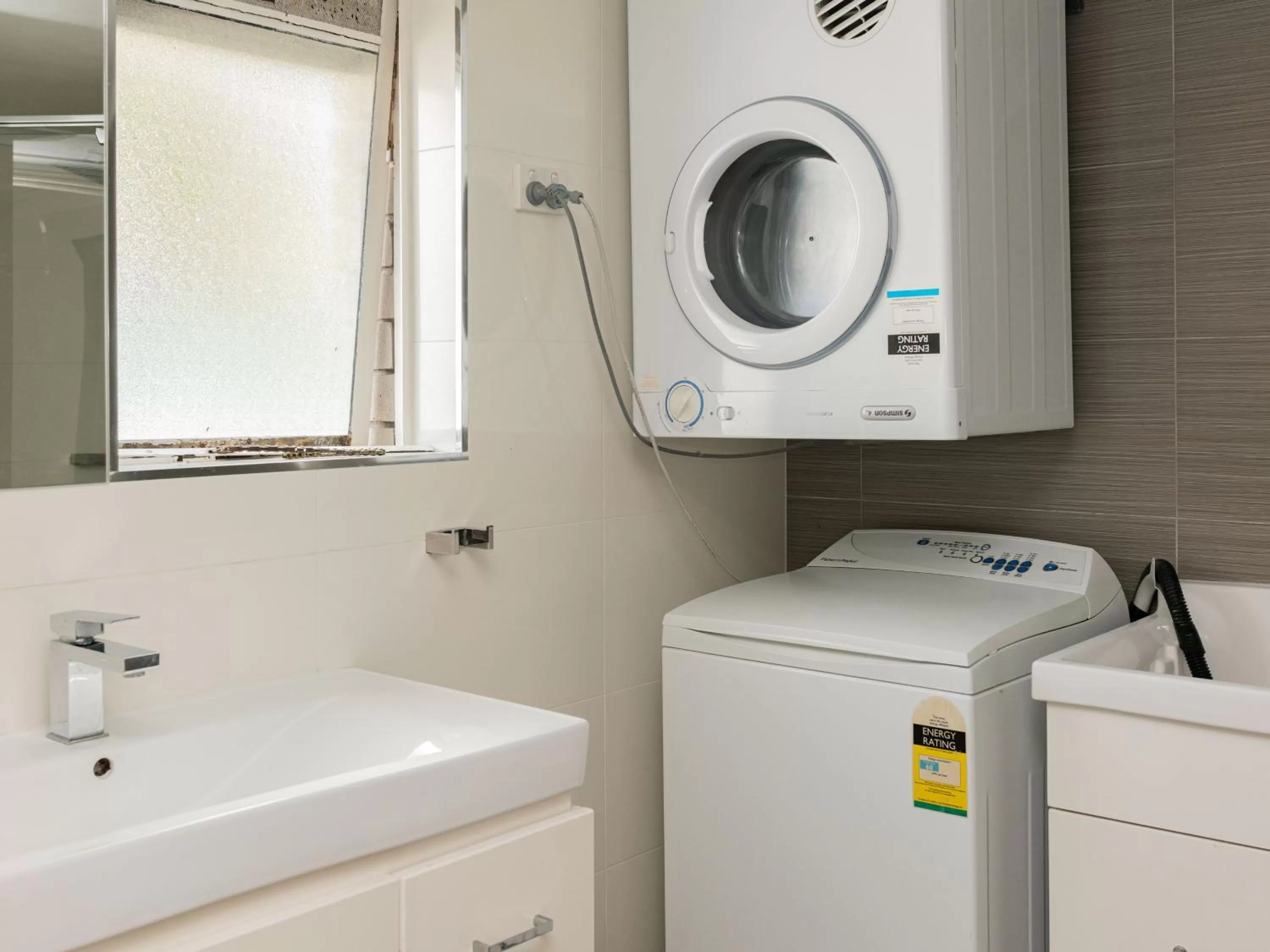 Bathroom in Trickett Gardens Holiday Inn