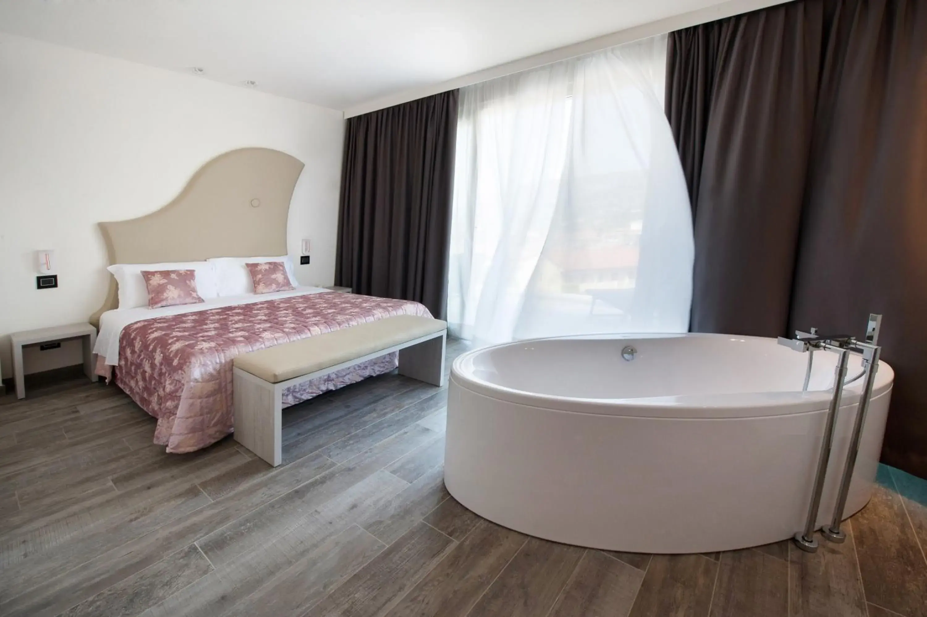 Deluxe Suite in Hotel Italia Deluxe Suite in Hotel Italia