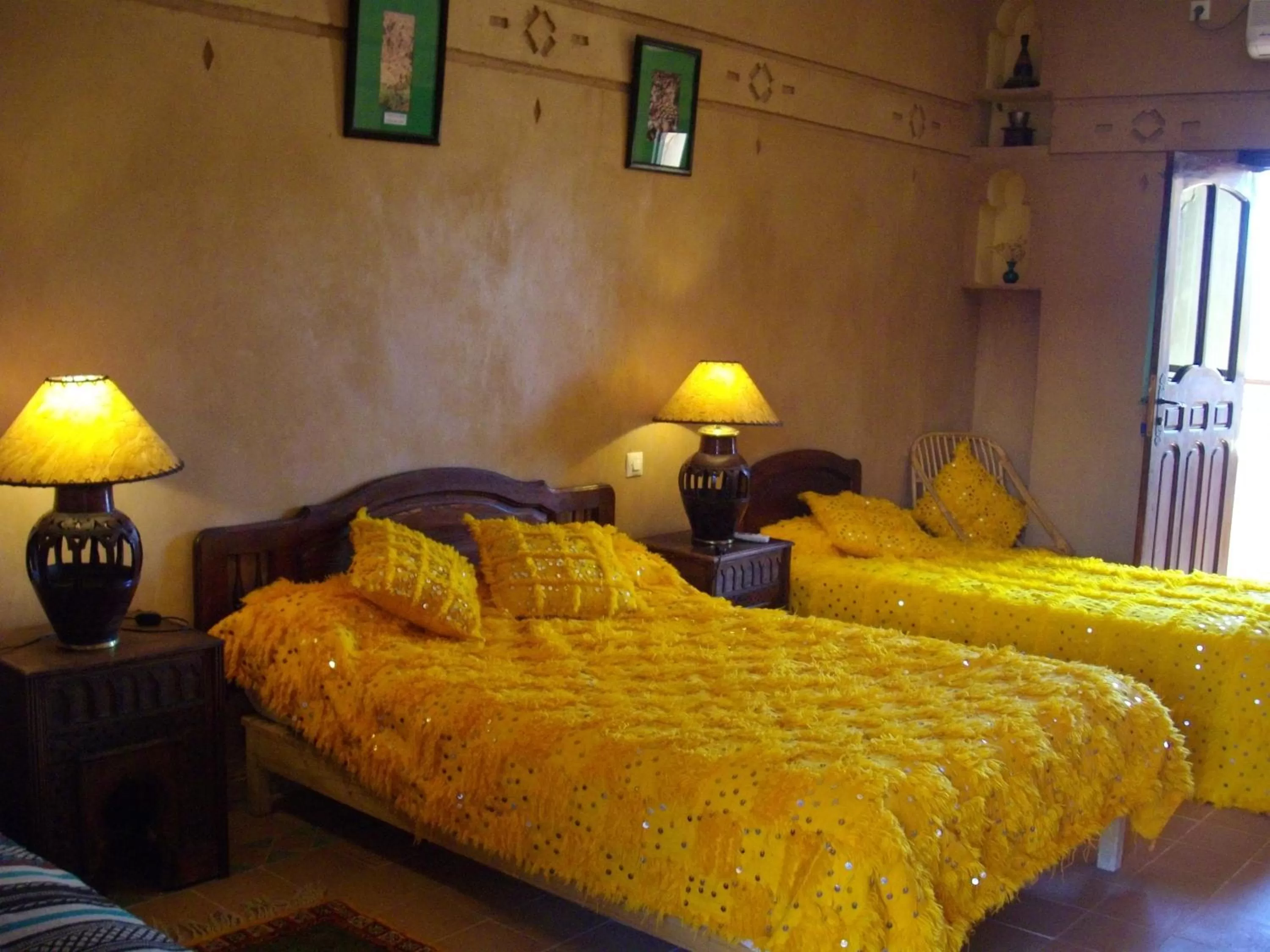 Photo of the whole room, Bed in Kasbah Zitoune