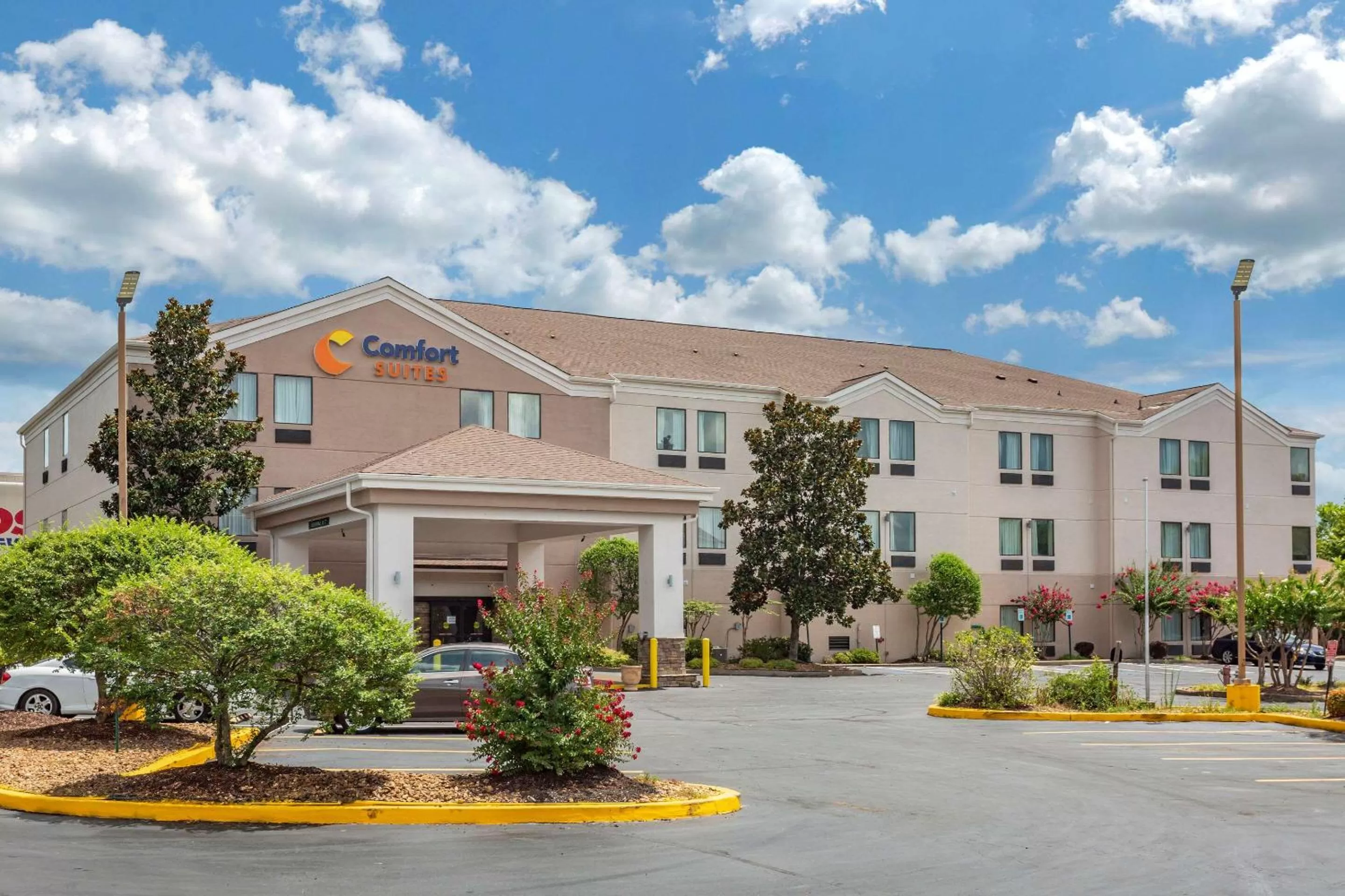 Property building in Comfort Suites Cordova
