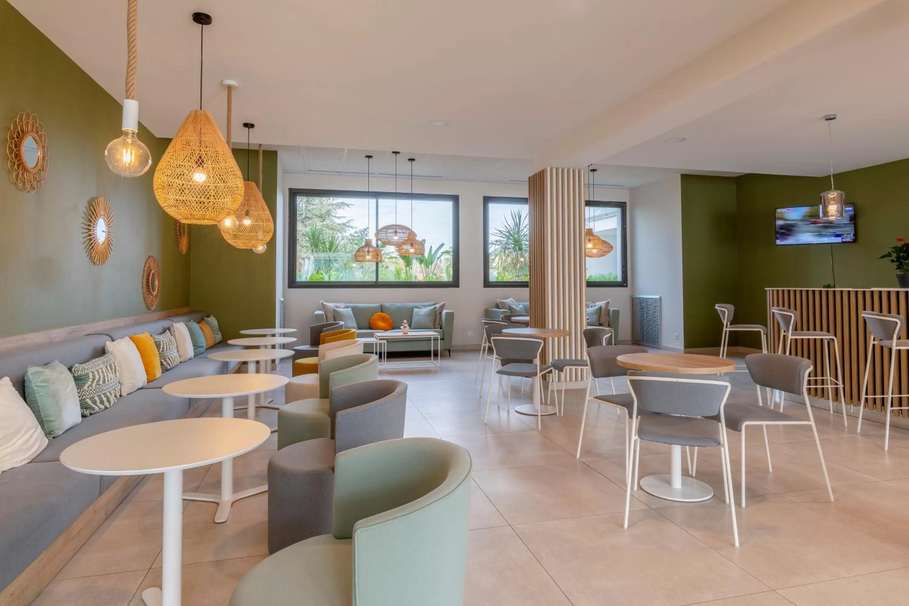 Lounge or bar in Lagrange Apart'Hôtel Antibes Olympie