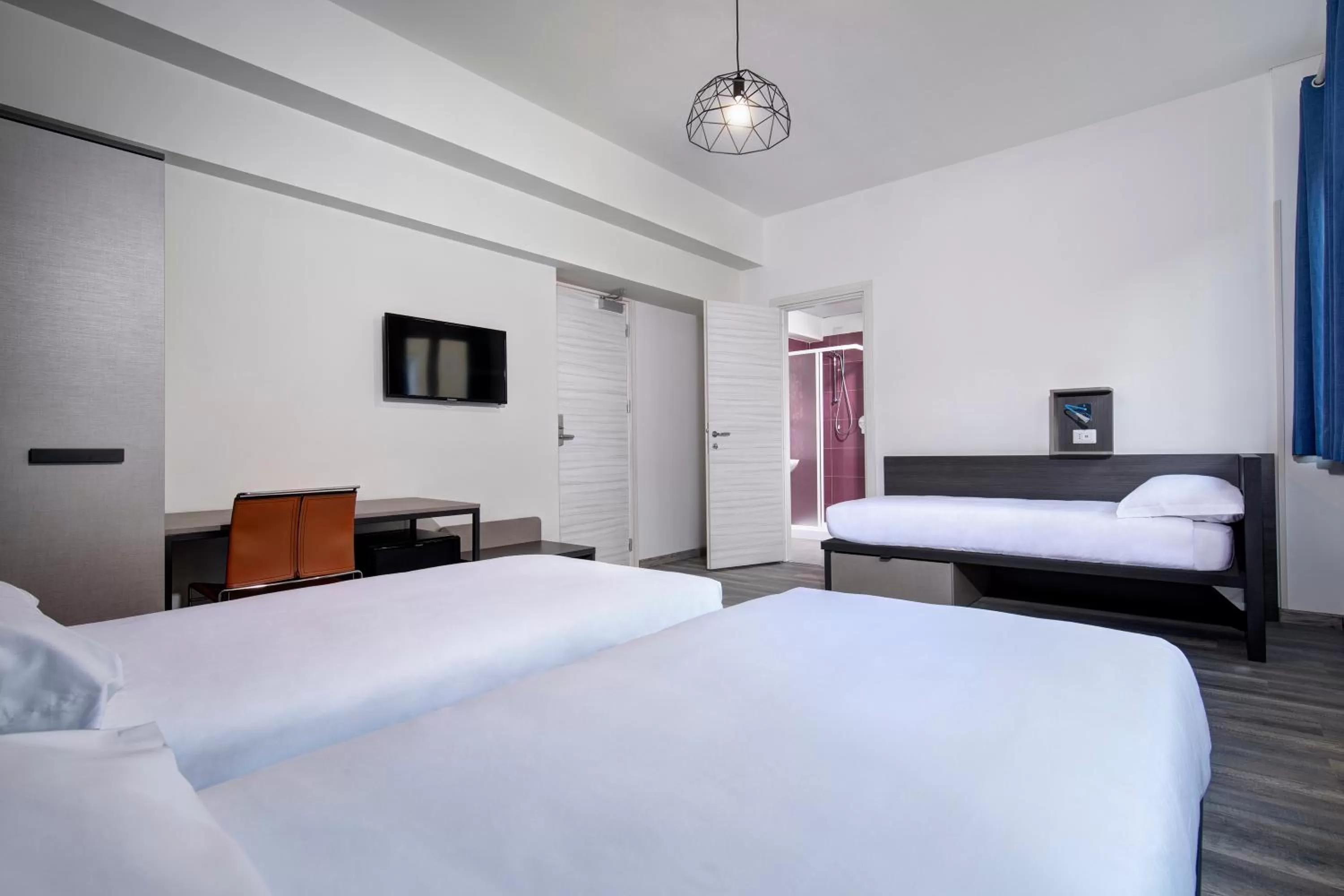 Bed in The RomeHello